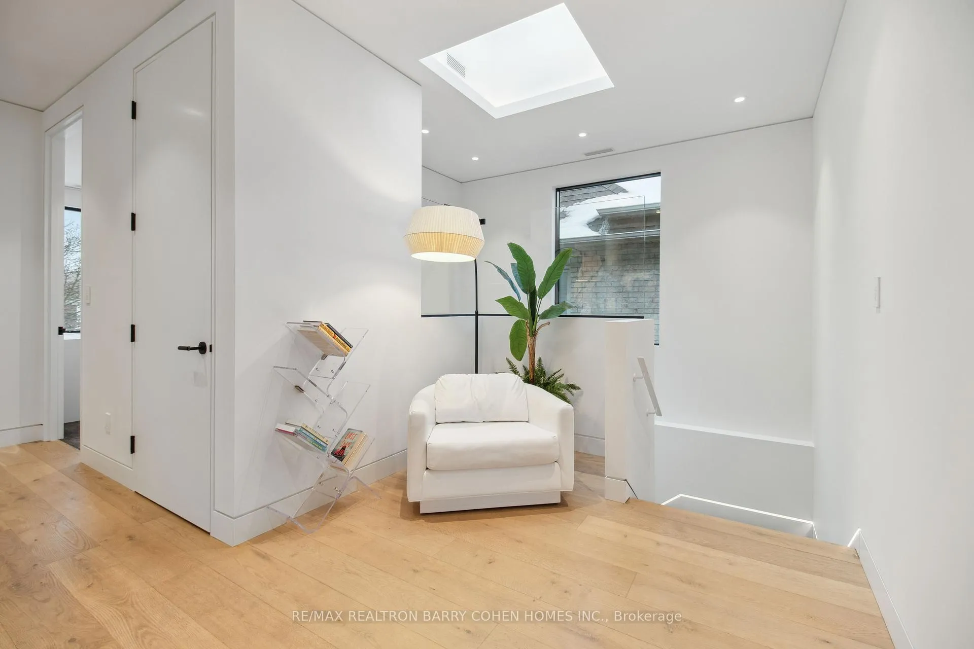 Photo 16 of 84 Brookview Drive, Toronto, Englemount-Lawrence — HOMEH