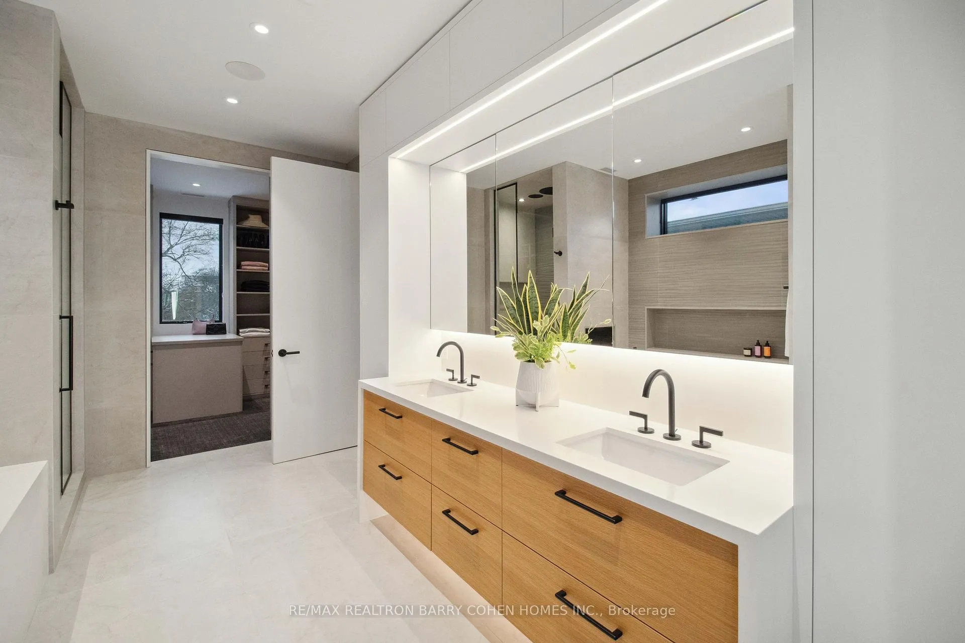 Photo 19 of 84 Brookview Drive, Toronto, Englemount-Lawrence — HOMEH