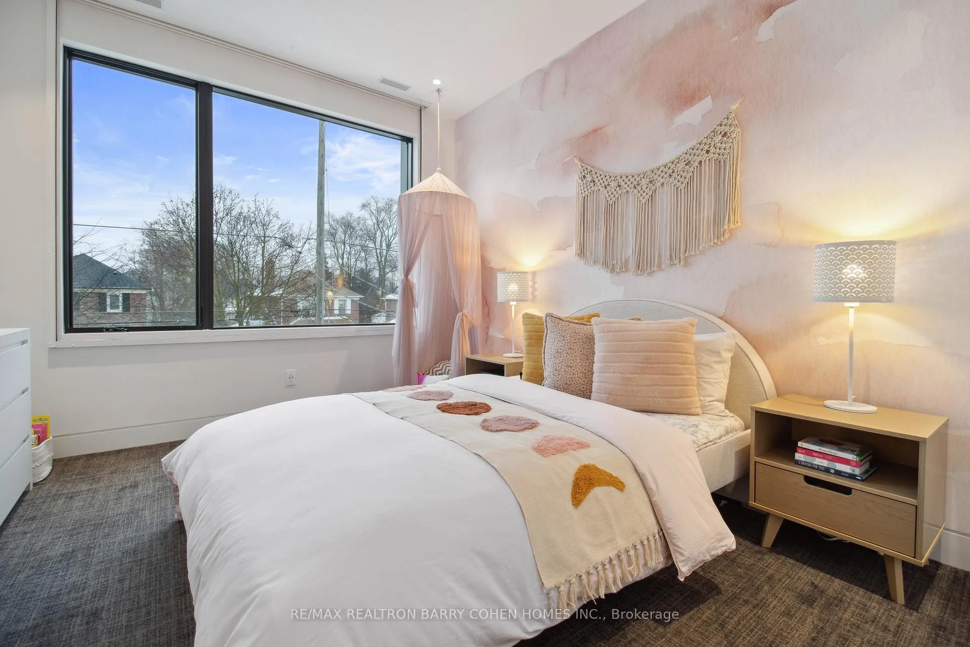 Photo 23 of 84 Brookview Drive, Toronto, Englemount-Lawrence — HOMEH