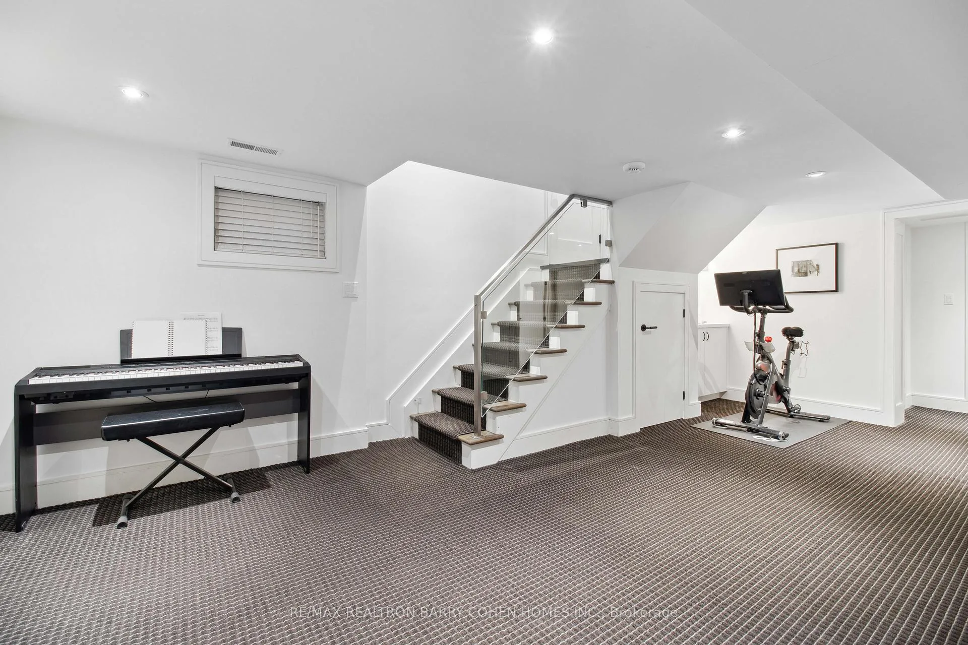Photo 26 of 84 Brookview Drive, Toronto, Englemount-Lawrence — HOMEH