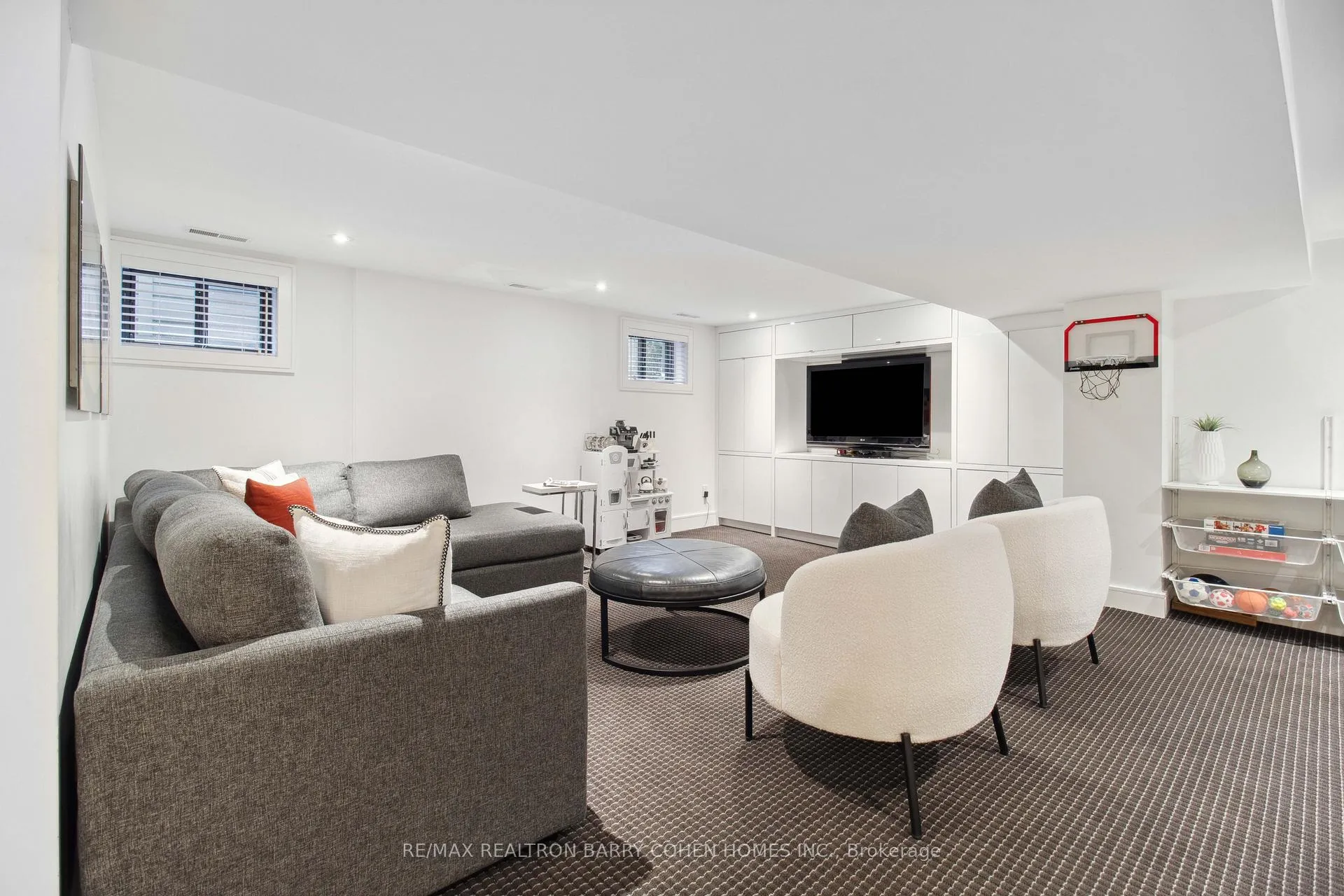 Photo 27 of 84 Brookview Drive, Toronto, Englemount-Lawrence — HOMEH