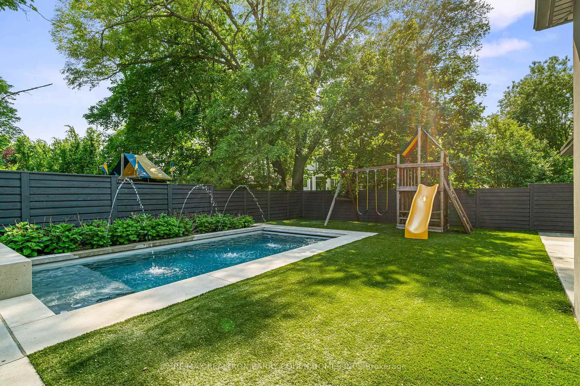 Photo 37 of 84 Brookview Drive, Toronto, Englemount-Lawrence — HOMEH