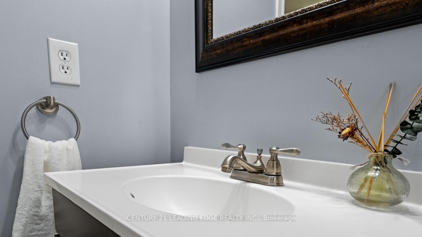 Photo 19 of 1 Woolner Lane, Clarington, Bowmanville — HOMEH