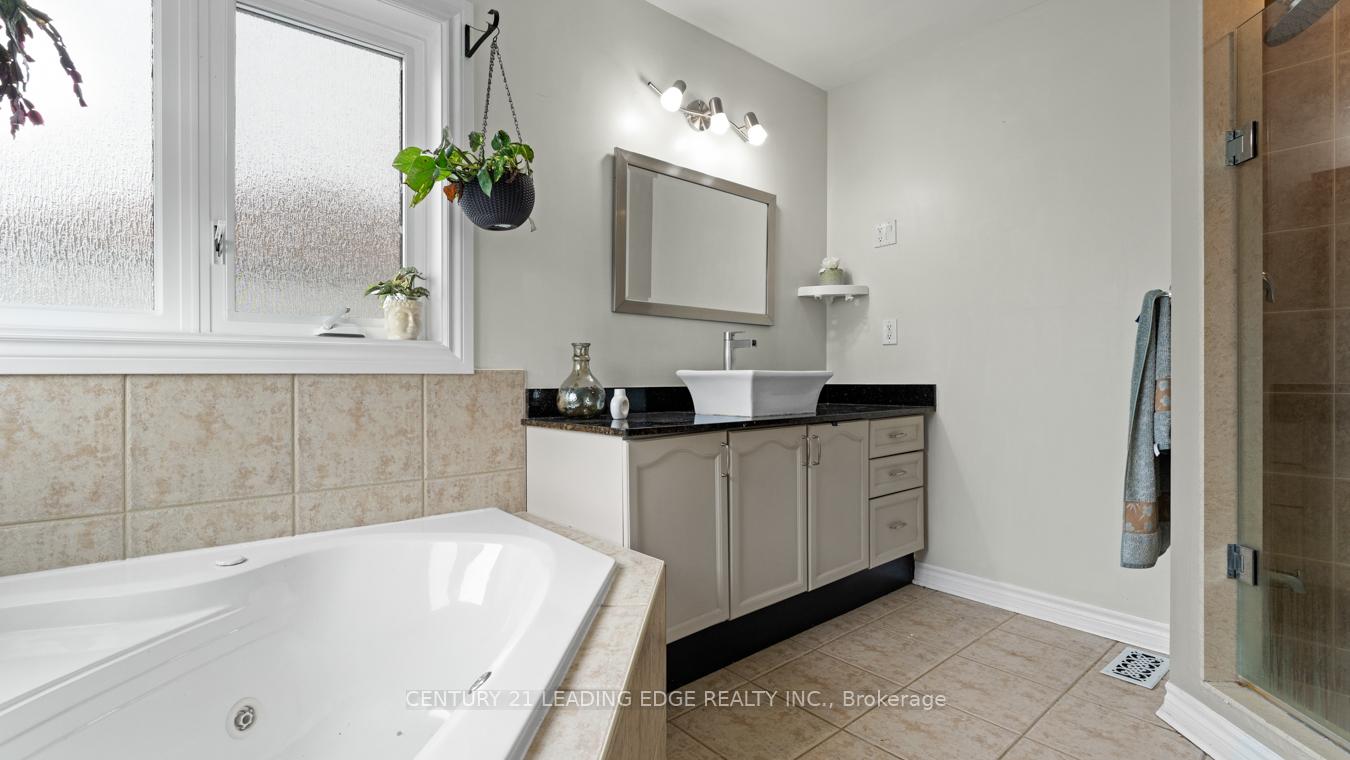 Photo 23 of 1 Woolner Lane, Clarington, Bowmanville — HOMEH