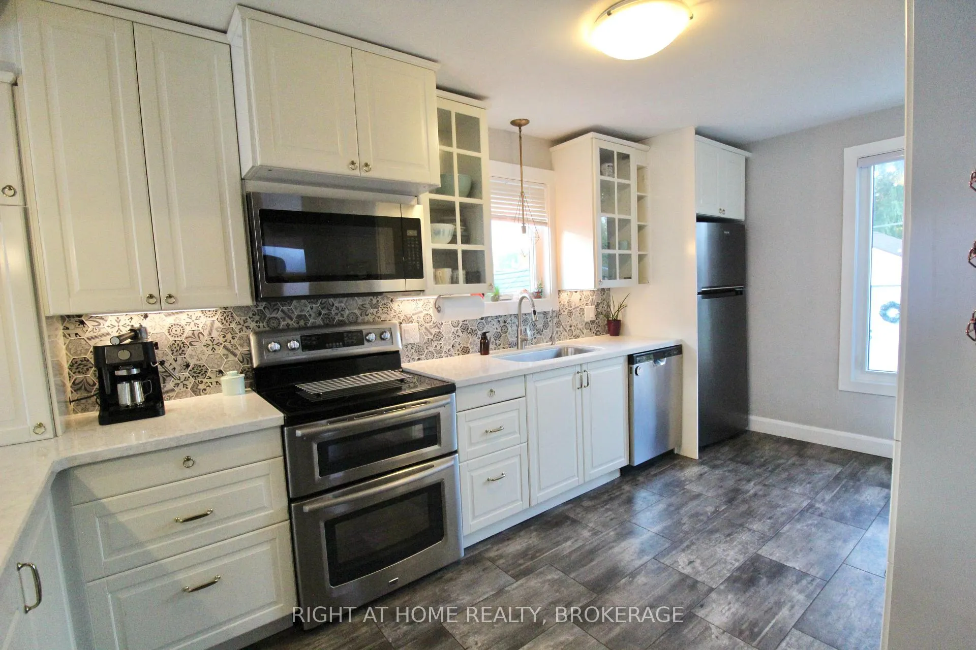 Photo 6 of 7 Cedardale Avenue, St. Catharines, Secord Woods — HOMEH