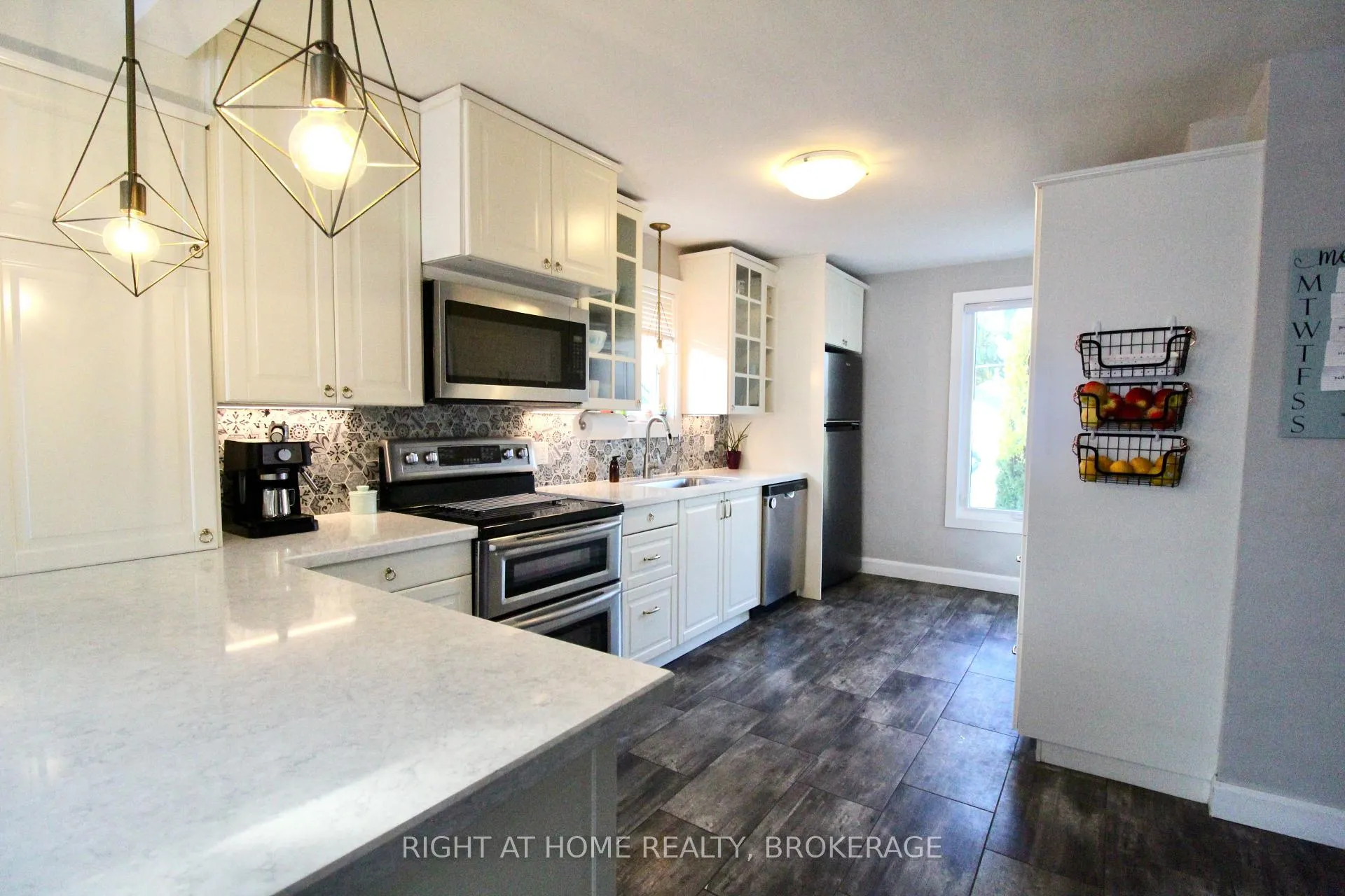 Photo 9 of 7 Cedardale Avenue, St. Catharines, Secord Woods — HOMEH