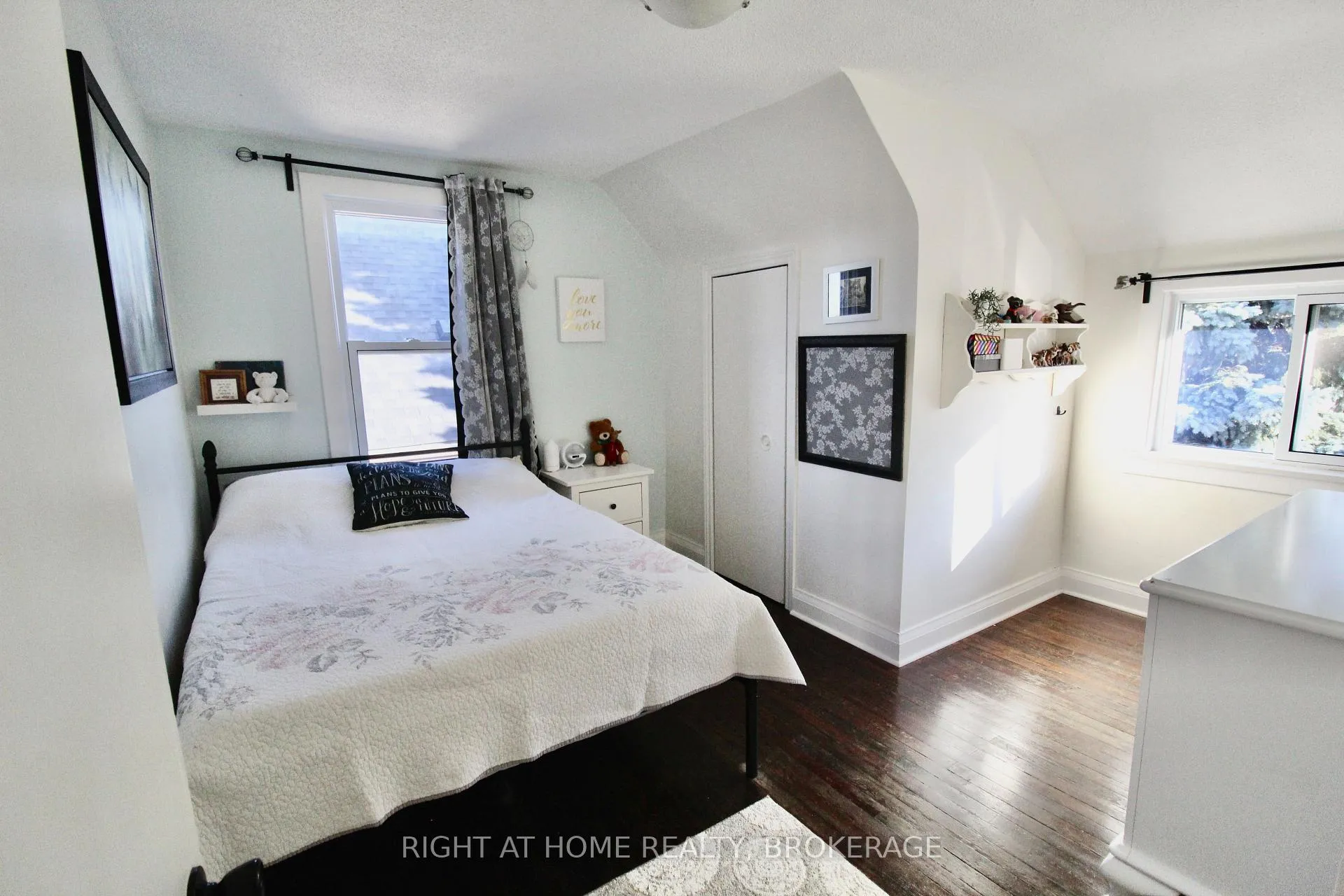 Photo 19 of 7 Cedardale Avenue, St. Catharines, Secord Woods — HOMEH