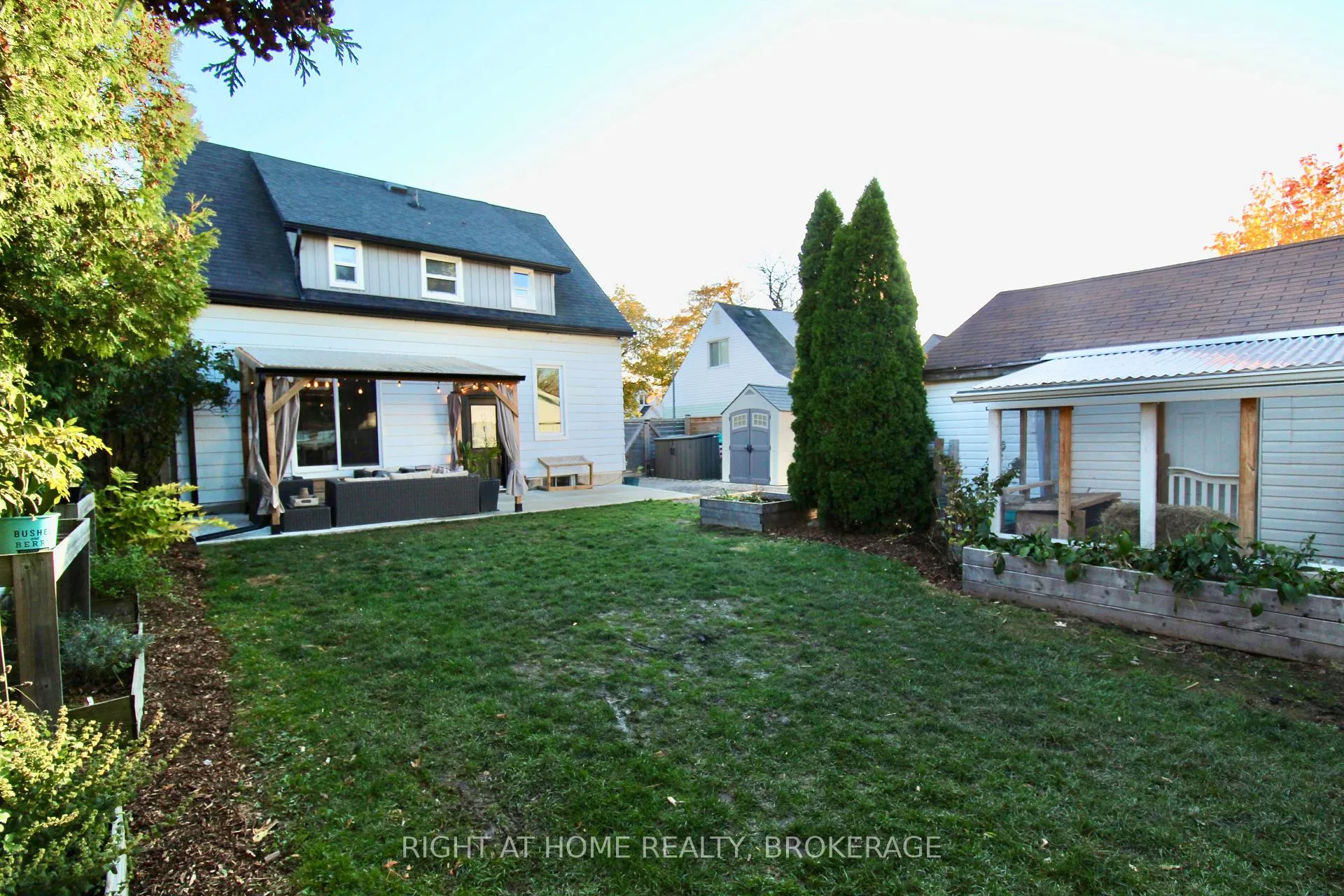 Photo 32 of 7 Cedardale Avenue, St. Catharines, Secord Woods — HOMEH