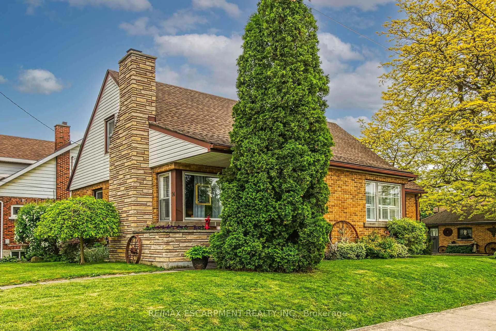 Photo 2 of 14 Sherring Street N, Haldimand — HOMEH