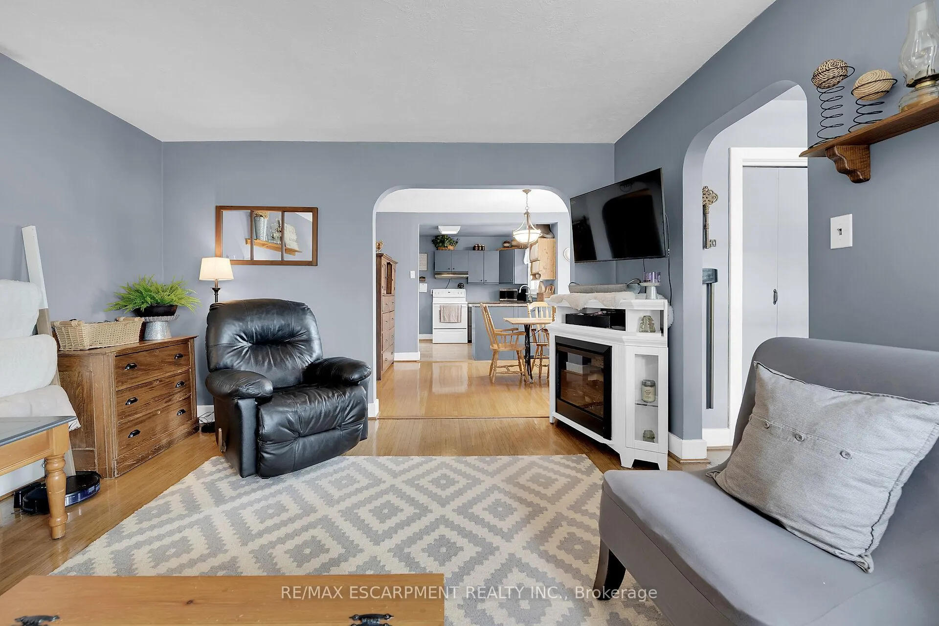 Photo 21 of 14 Sherring Street N, Haldimand — HOMEH