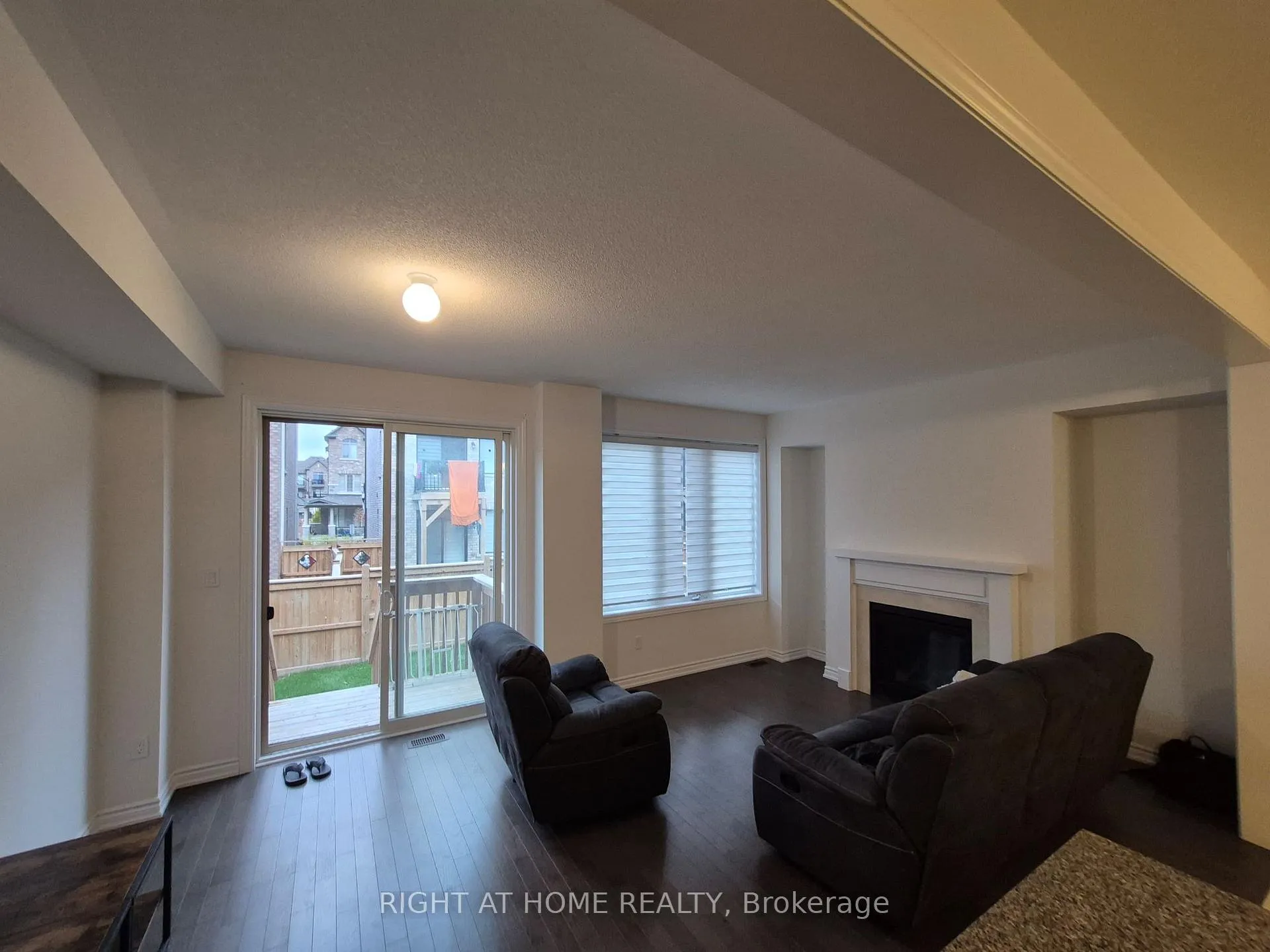 Photo 3 of 21 Coho Drive N, Whitby, Lynde Creek — HOMEH