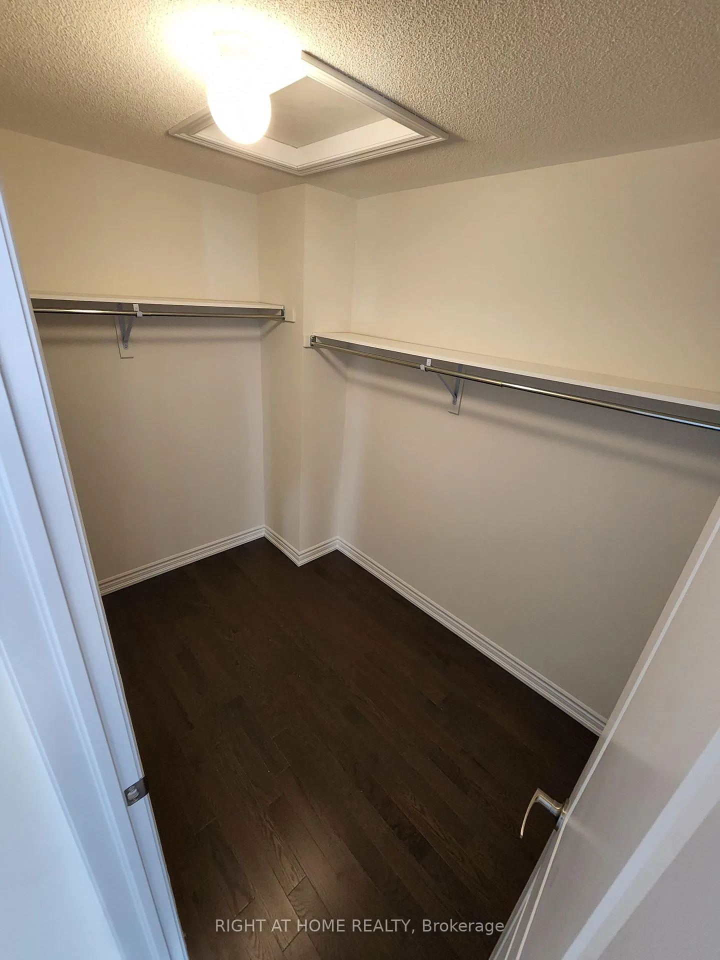 Photo 9 of 21 Coho Drive N, Whitby, Lynde Creek — HOMEH