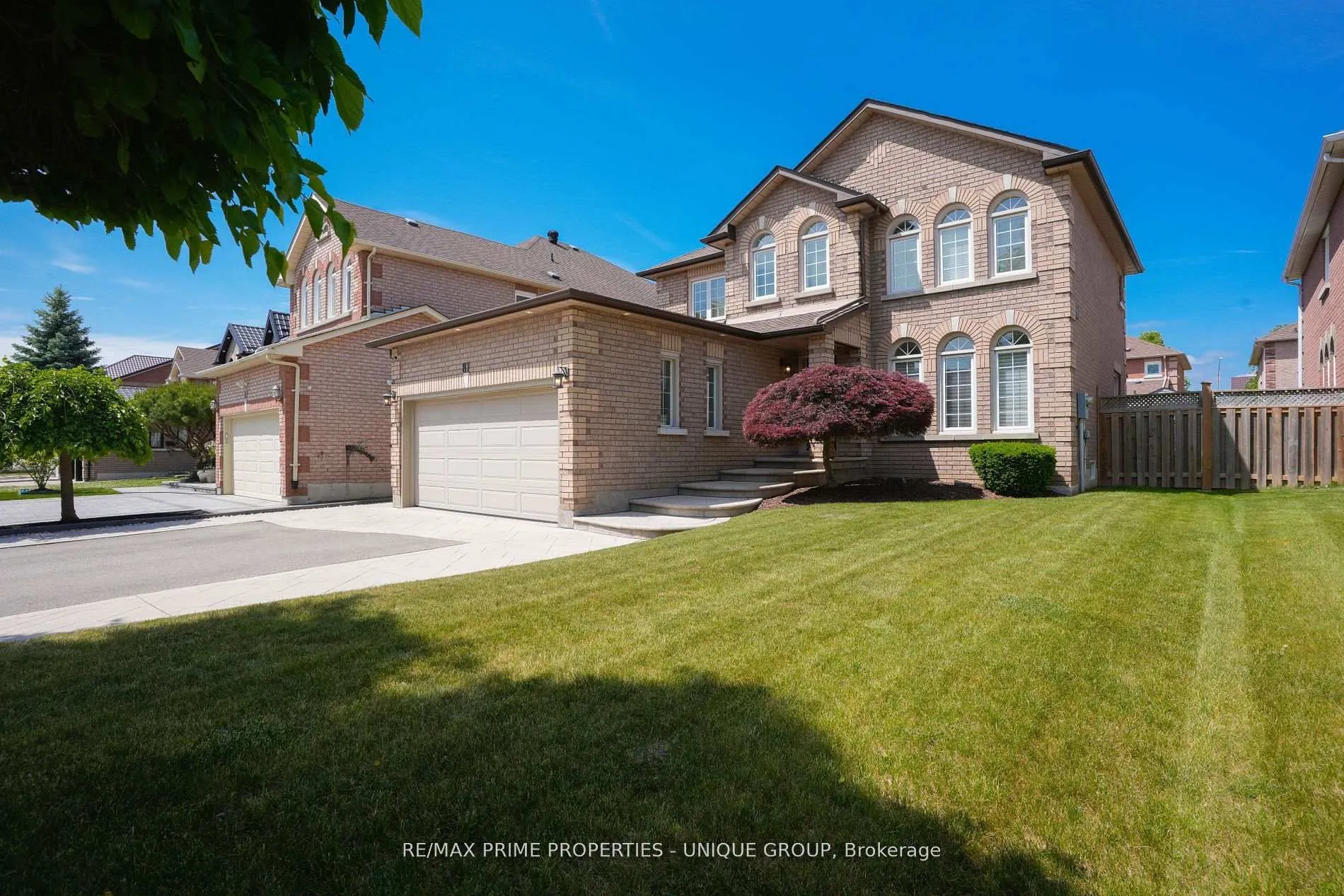 Photo 2 of 81 Deib Crescent, Markham, Milliken Mills East — HOMEH