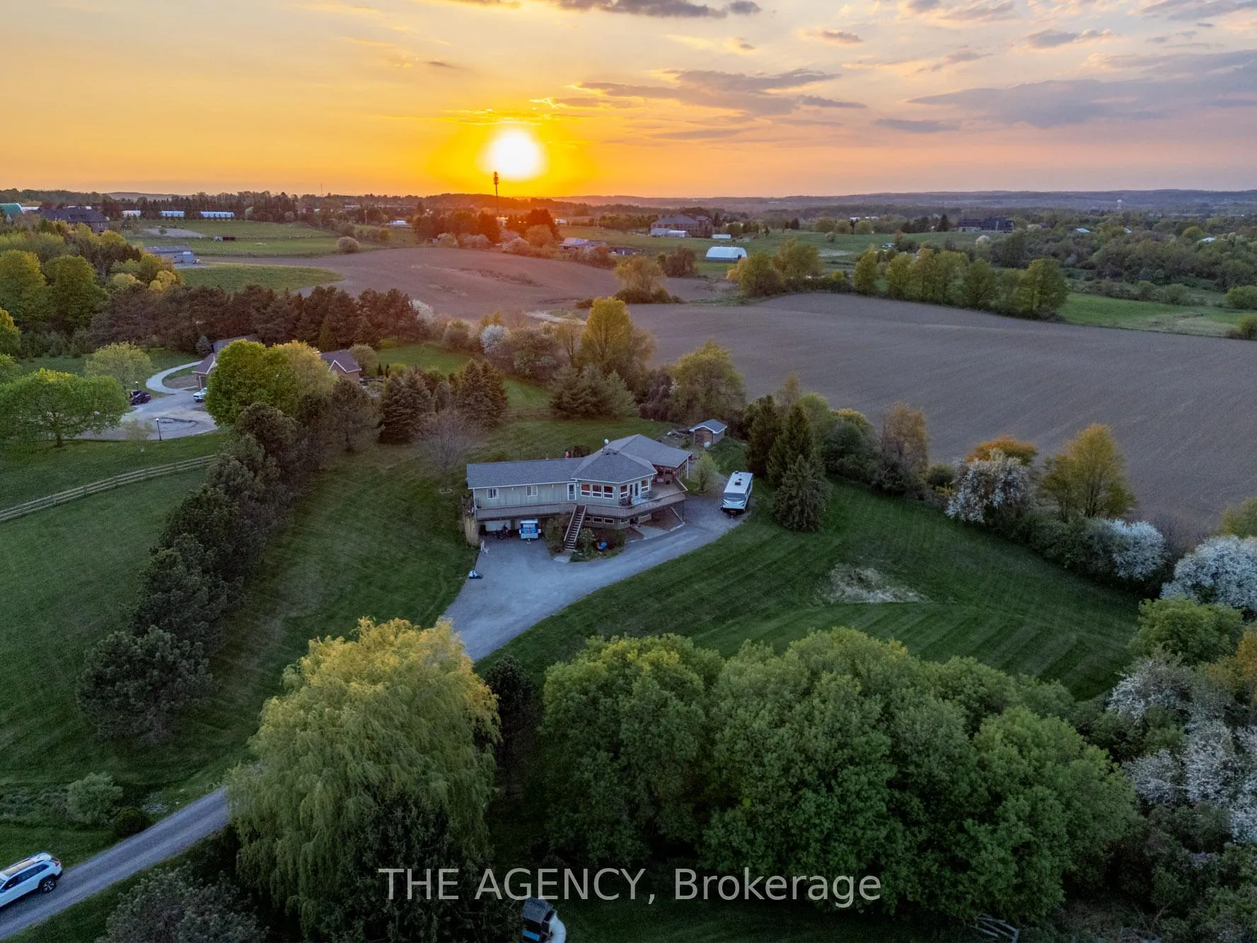 Photo 1 of 5800 17th Sideroad, King, Schomberg — HOMEH