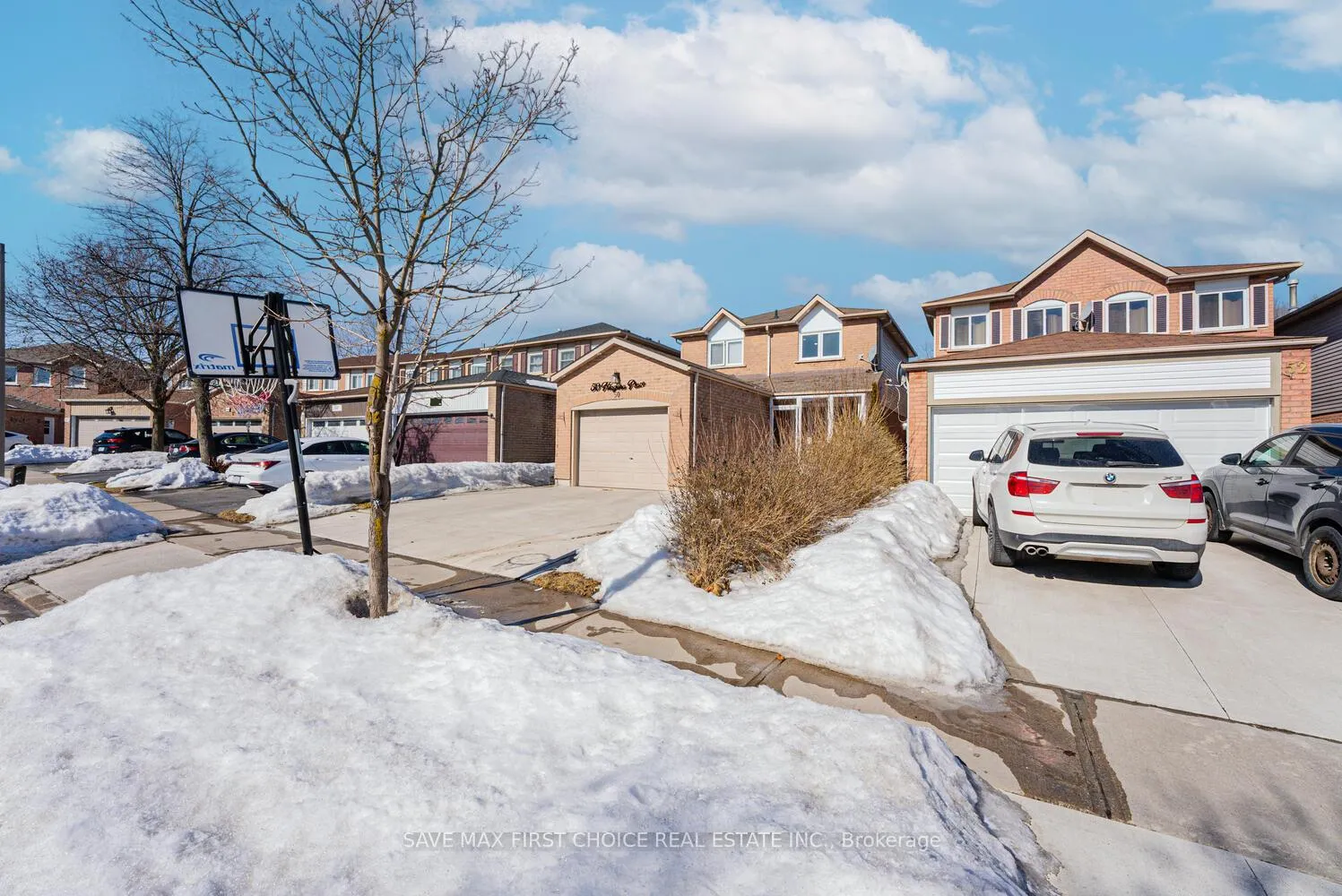 Photo 5 of 50 Niagara Place, Brampton, Westgate — HOMEH