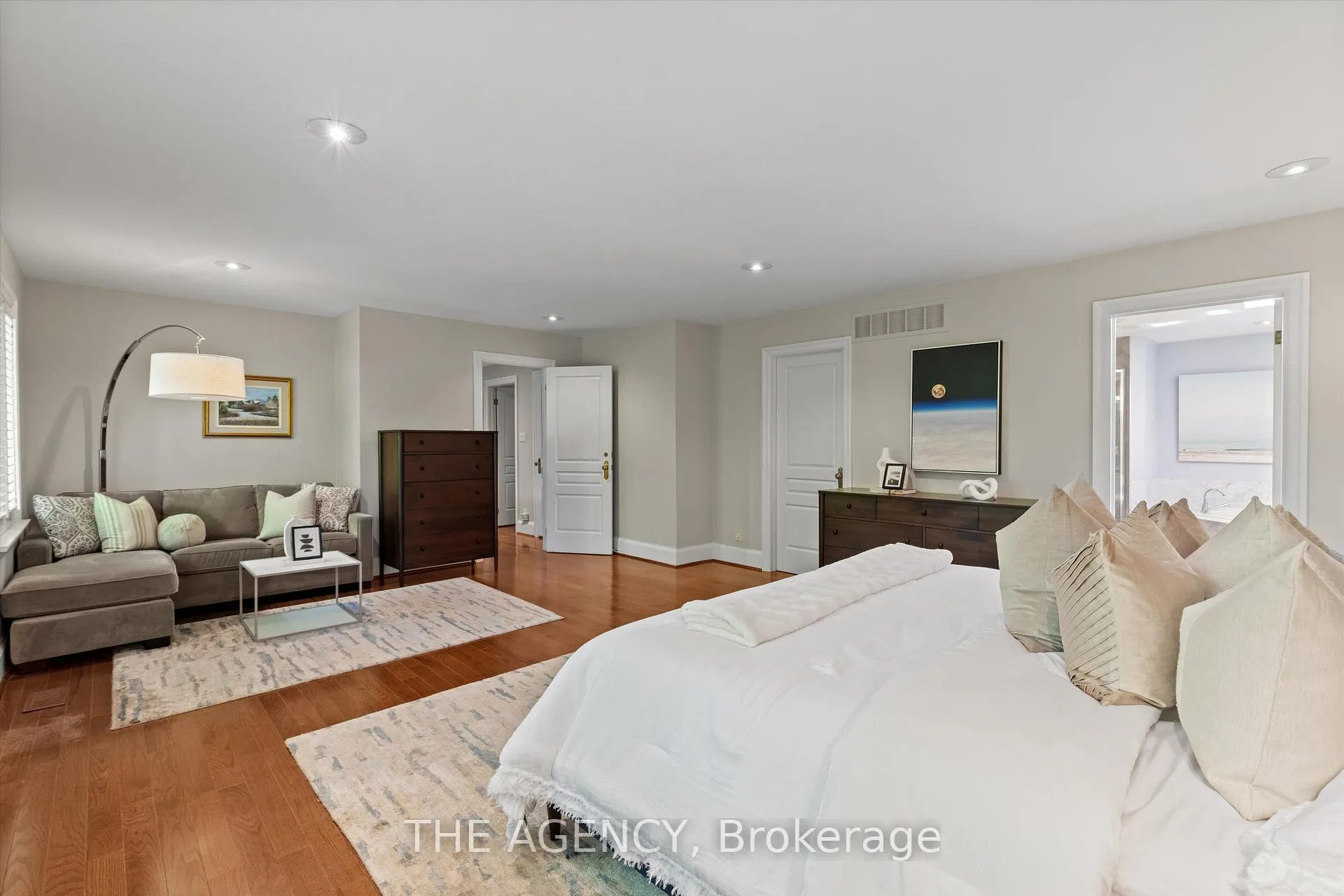 Photo 22 of 30 Grey Road, Toronto, Bedford Park-Nortown — HOMEH