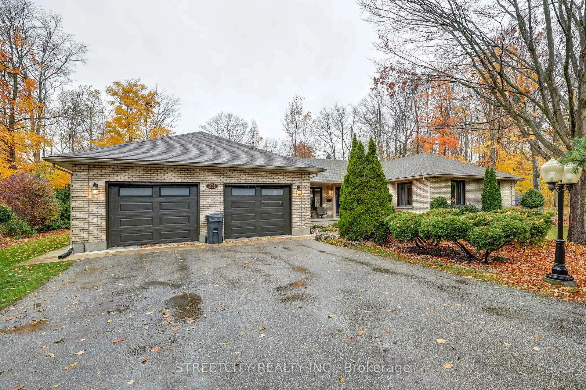 Photo 2 of 231 Centennial Avenue, St. Thomas — HOMEH