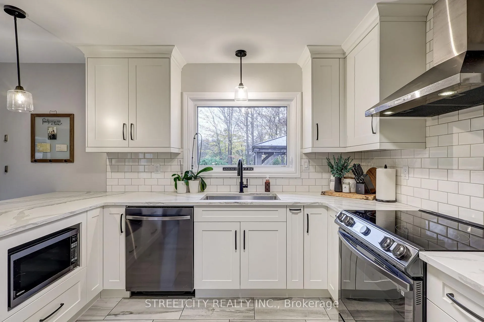 Photo 6 of 231 Centennial Avenue, St. Thomas — HOMEH