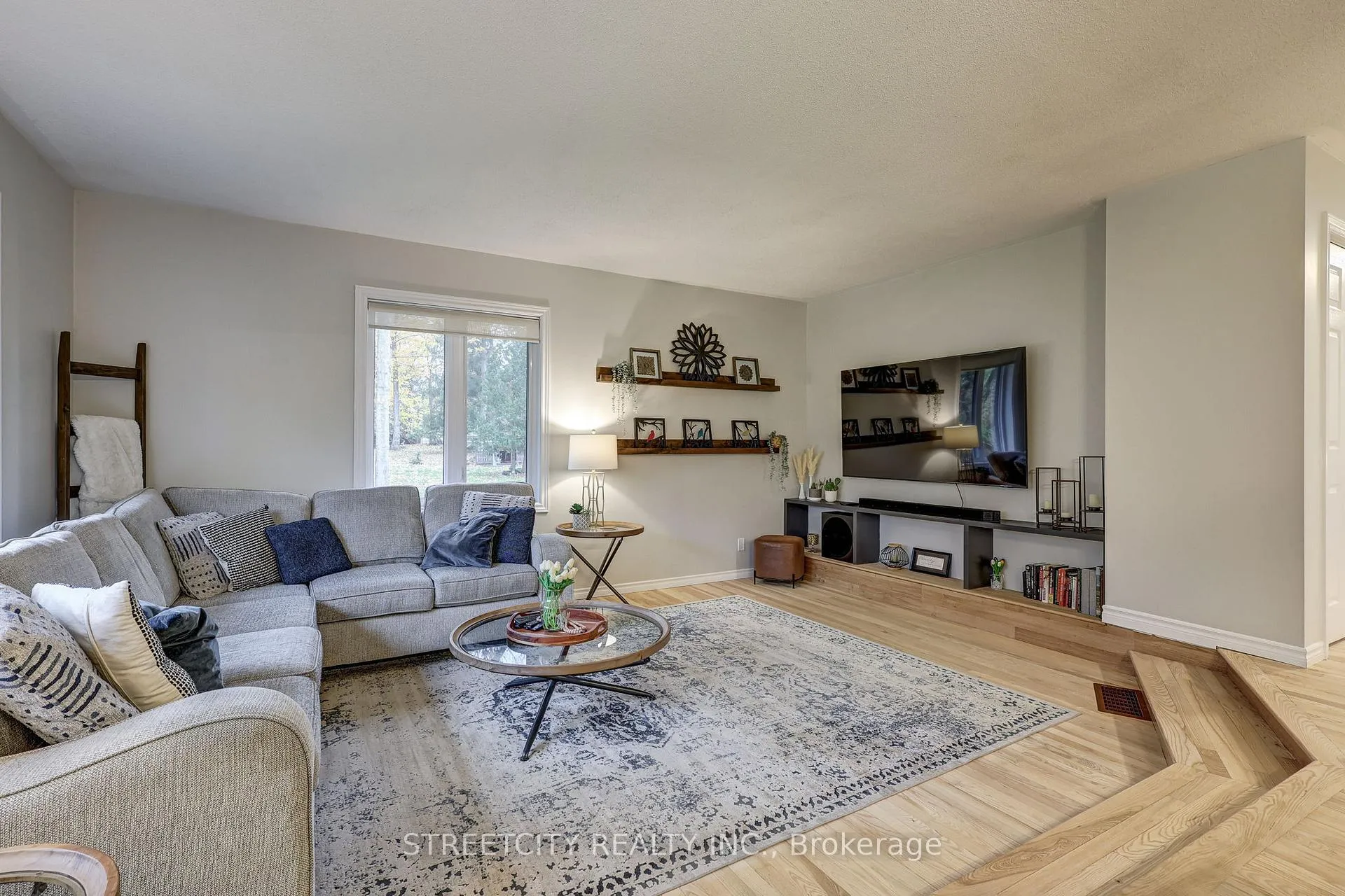 Photo 17 of 231 Centennial Avenue, St. Thomas — HOMEH
