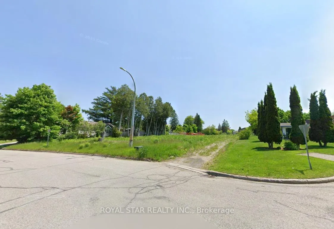 Photo 3 of 20 Ransom Street, Halton Hills, Acton — HOMEH
