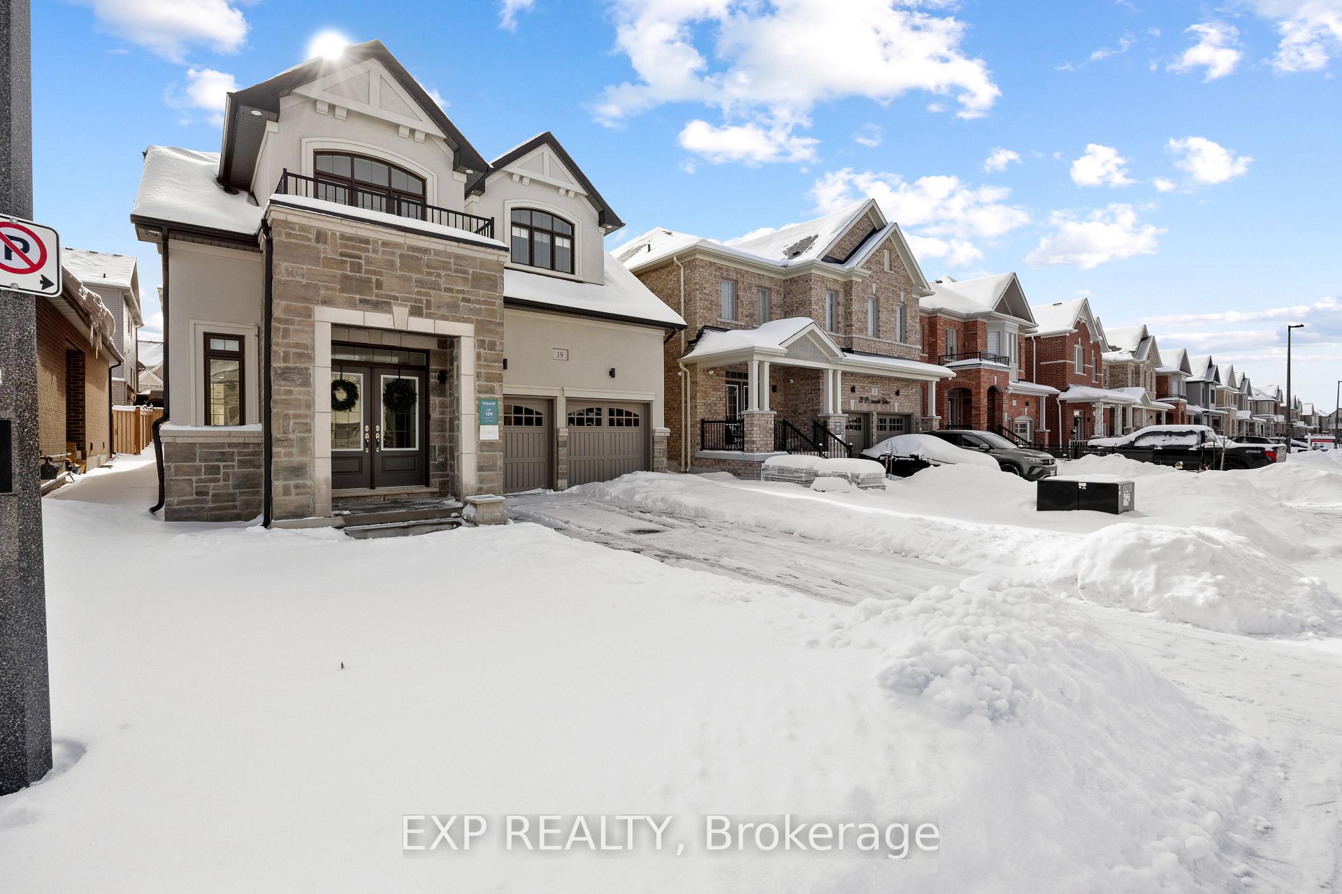Photo 2 of 19 Pietrowski Drive, Georgina, Keswick North — HOMEH