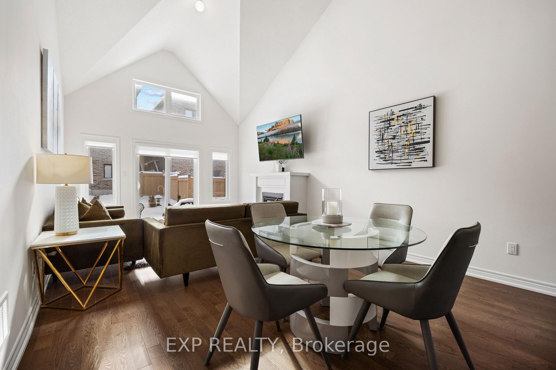 Photo 5 of 19 Pietrowski Drive, Georgina, Keswick North — HOMEH