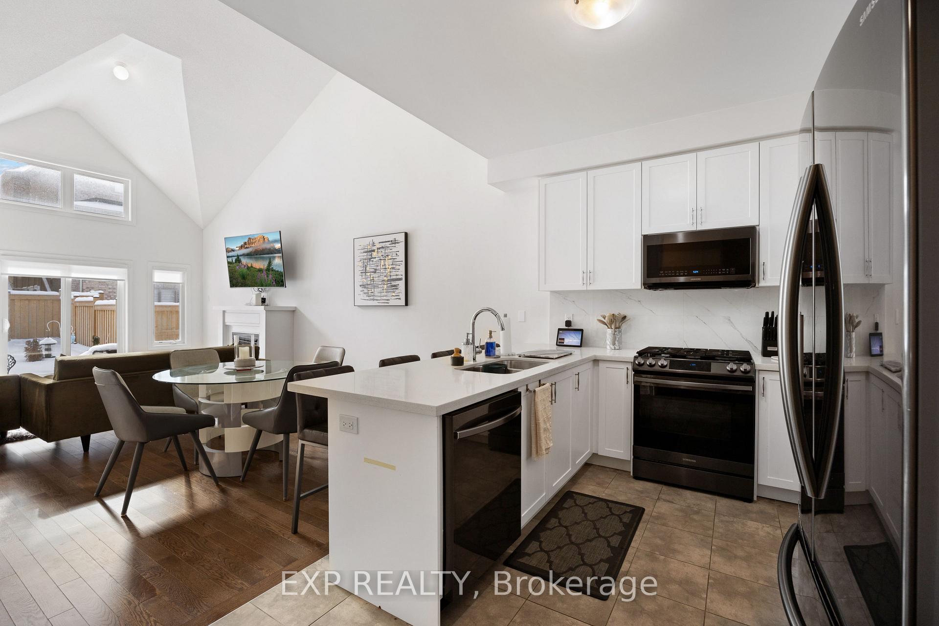 Photo 7 of 19 Pietrowski Drive, Georgina, Keswick North — HOMEH