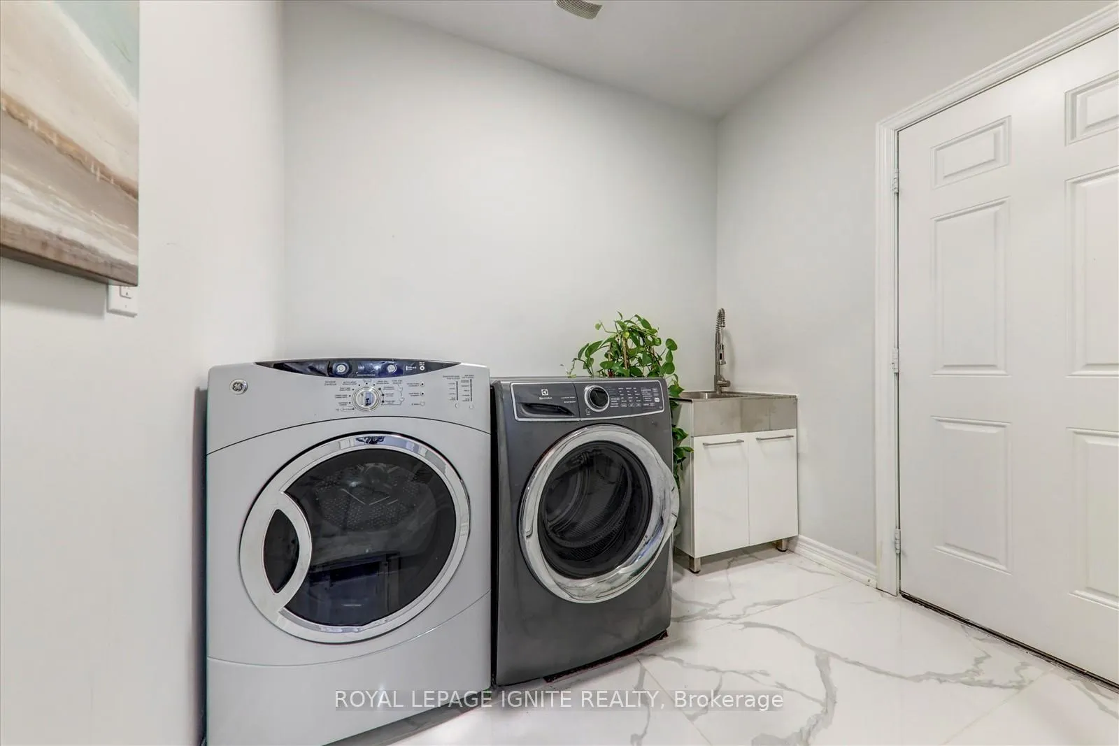 Photo 20 of 52 Bernbridge Road, Markham, Cedar Grove — HOMEH