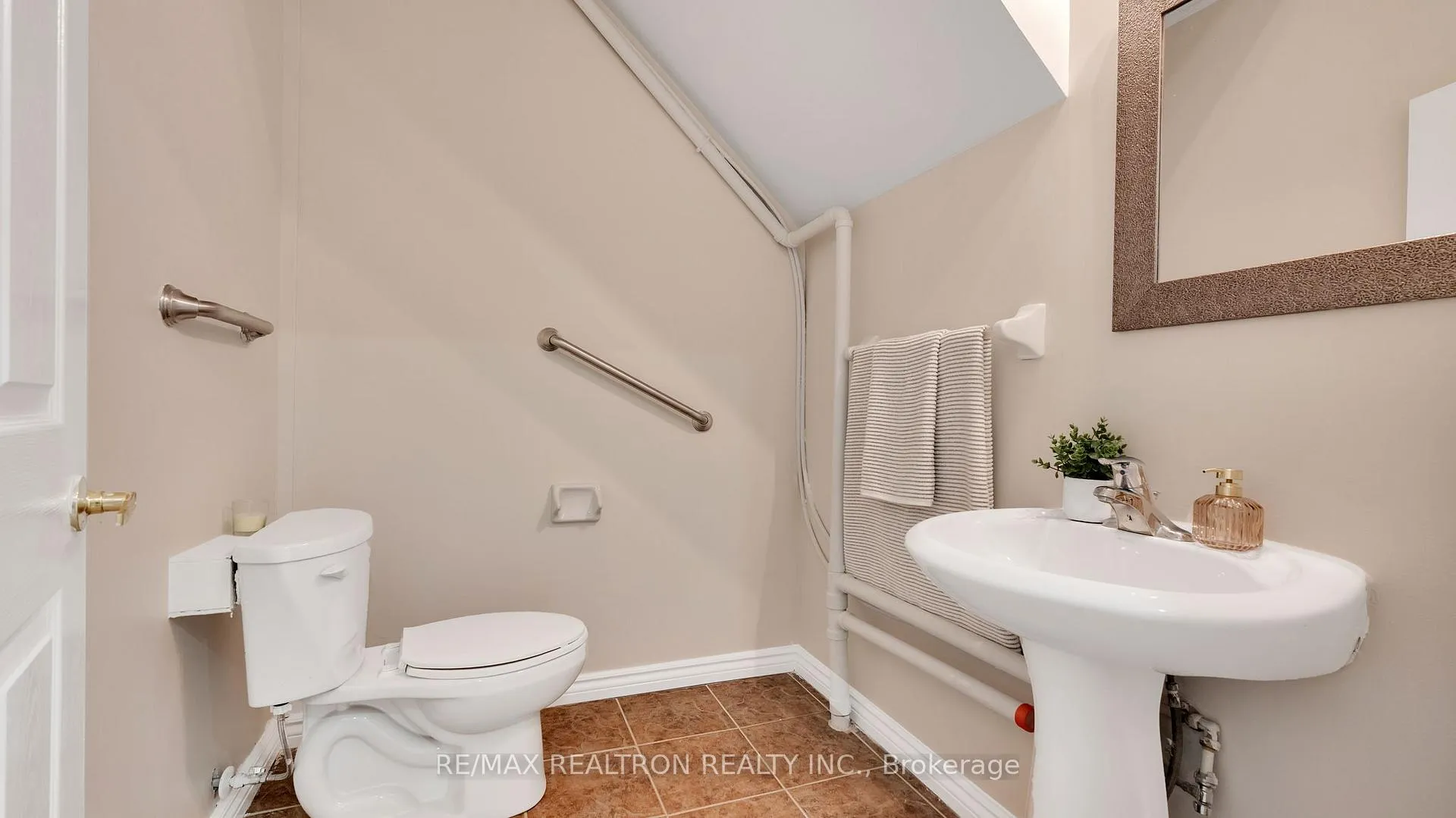 Photo 12 of Unit 8, 1250 St Martins Drive, Pickering, Bay Ridges — HOMEH