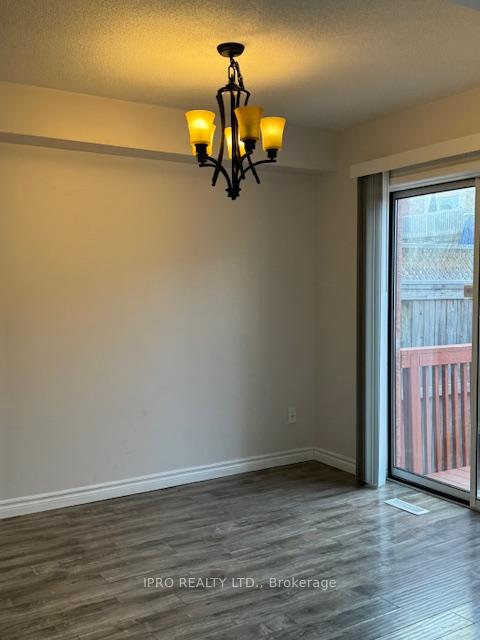 Photo 3 of 44 Drake Drive, Barrie, Painswick South — HOMEH