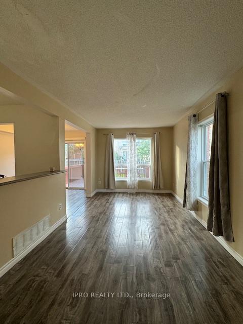 Photo 7 of 44 Drake Drive, Barrie, Painswick South — HOMEH