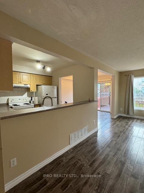 Photo 8 of 44 Drake Drive, Barrie, Painswick South — HOMEH