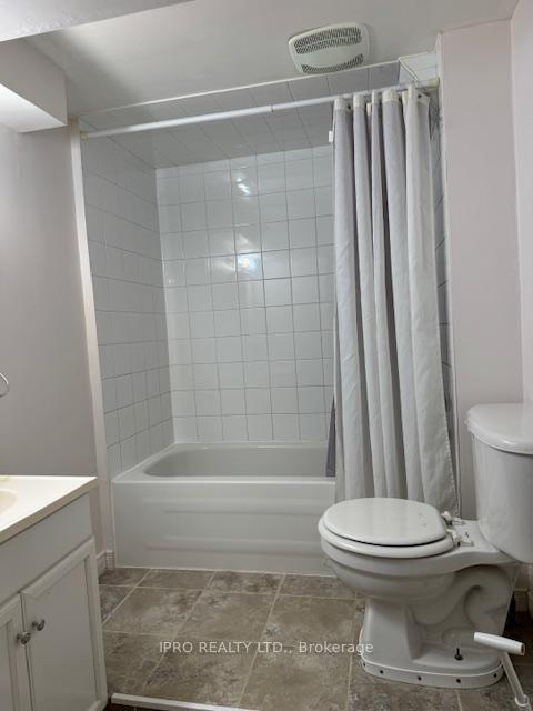 Photo 10 of 44 Drake Drive, Barrie, Painswick South — HOMEH
