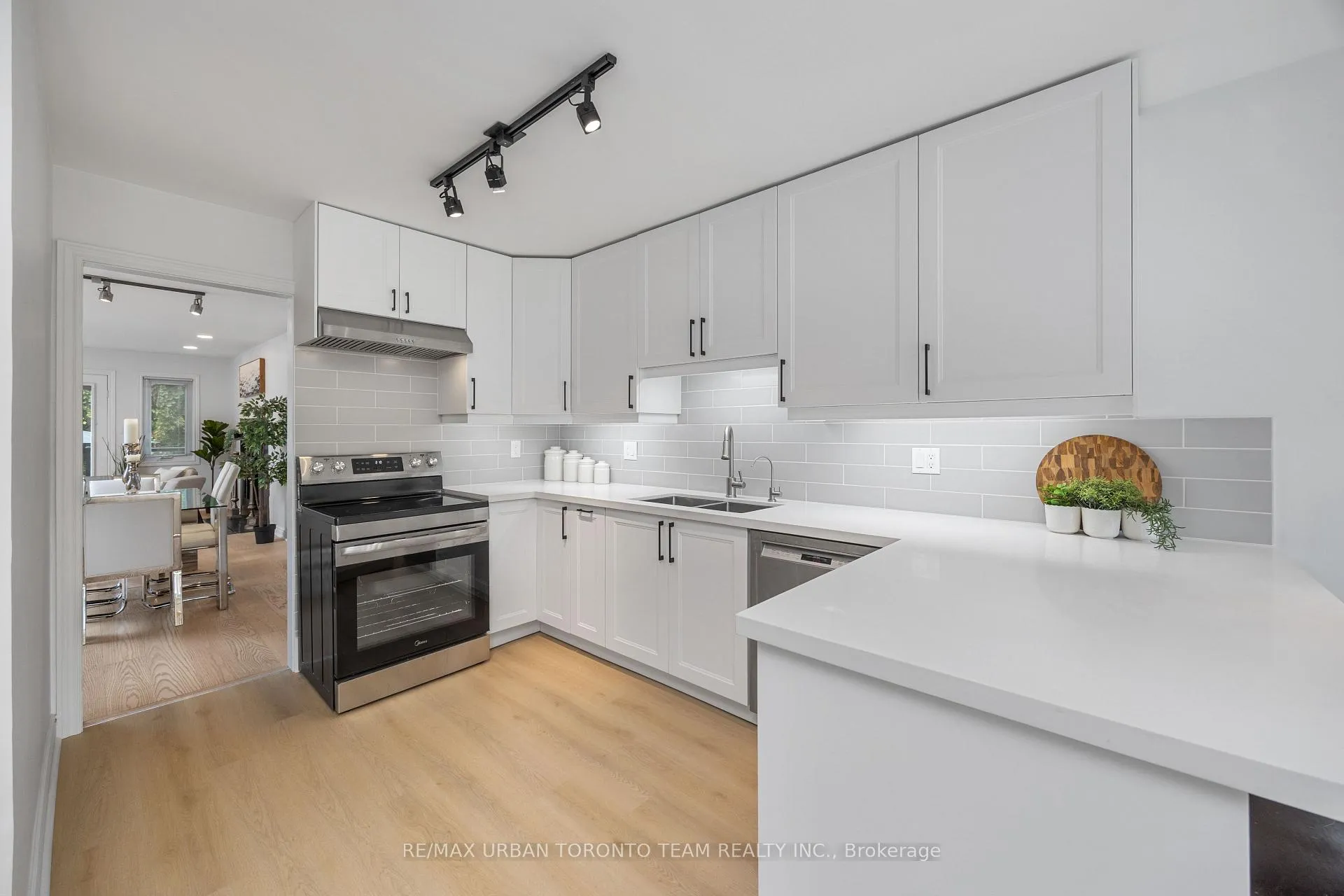 Photo 3 of 50 Ashland Avenue, Toronto, Woodbine Corridor — HOMEH