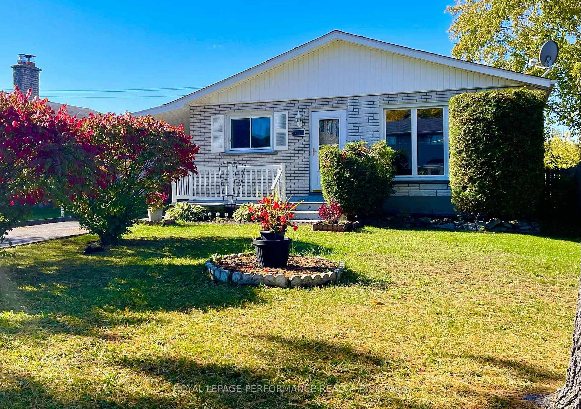 Photo 1 of 635 Hamilton Crescent E, Cornwall — HOMEH