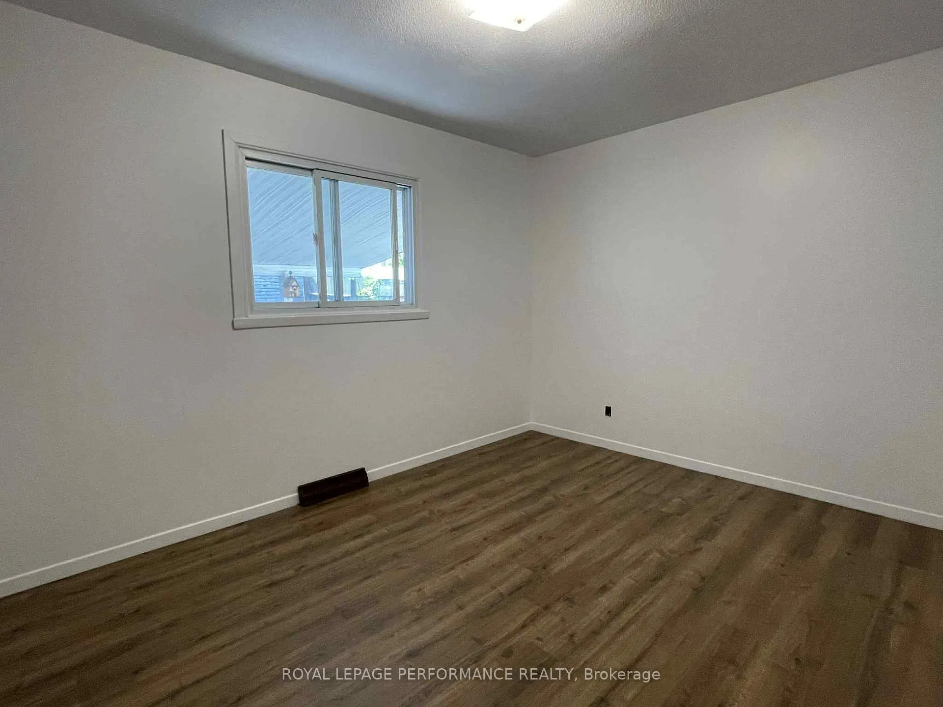 Photo 6 of 635 Hamilton Crescent E, Cornwall — HOMEH