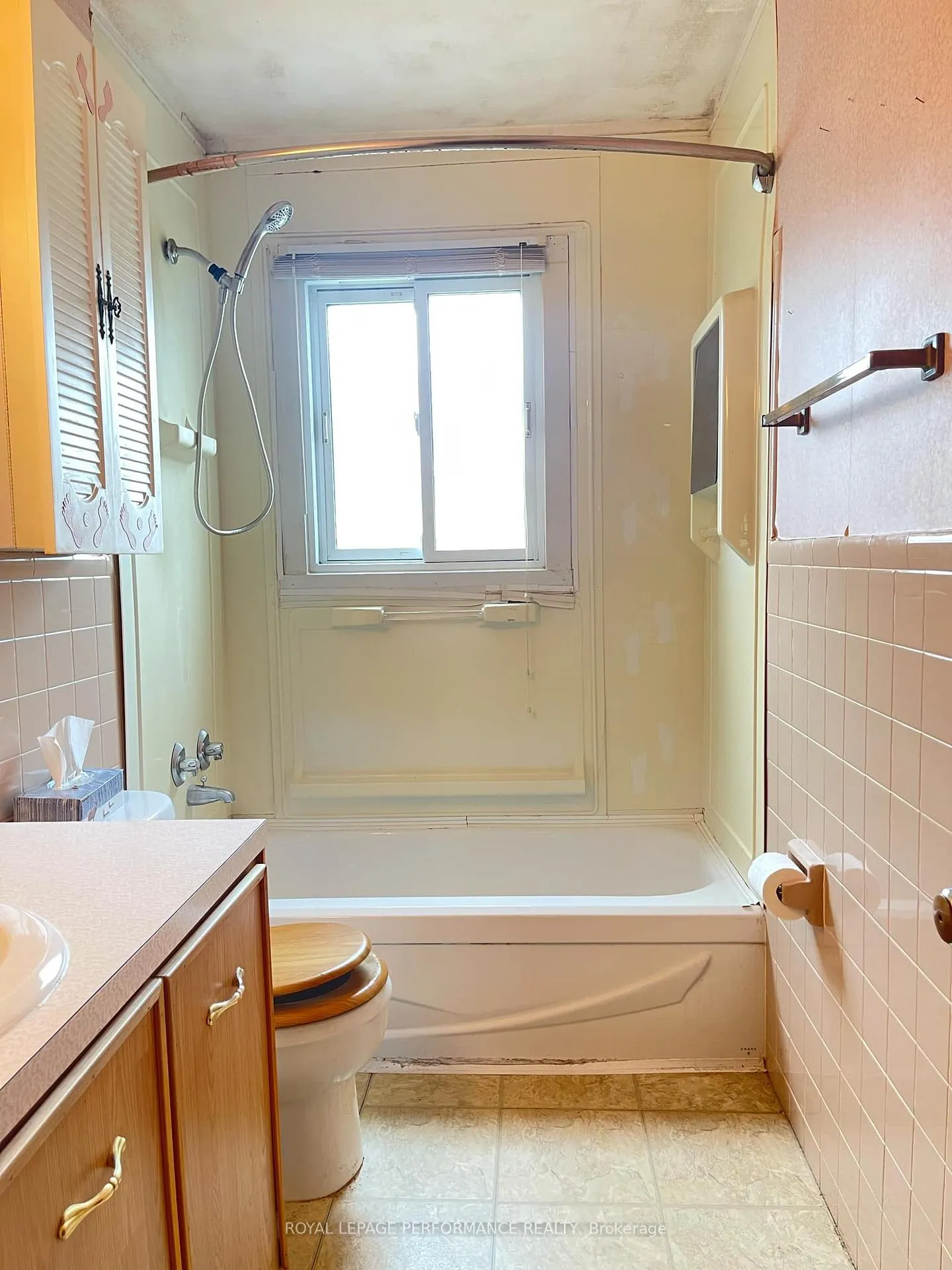 Photo 12 of 635 Hamilton Crescent E, Cornwall — HOMEH