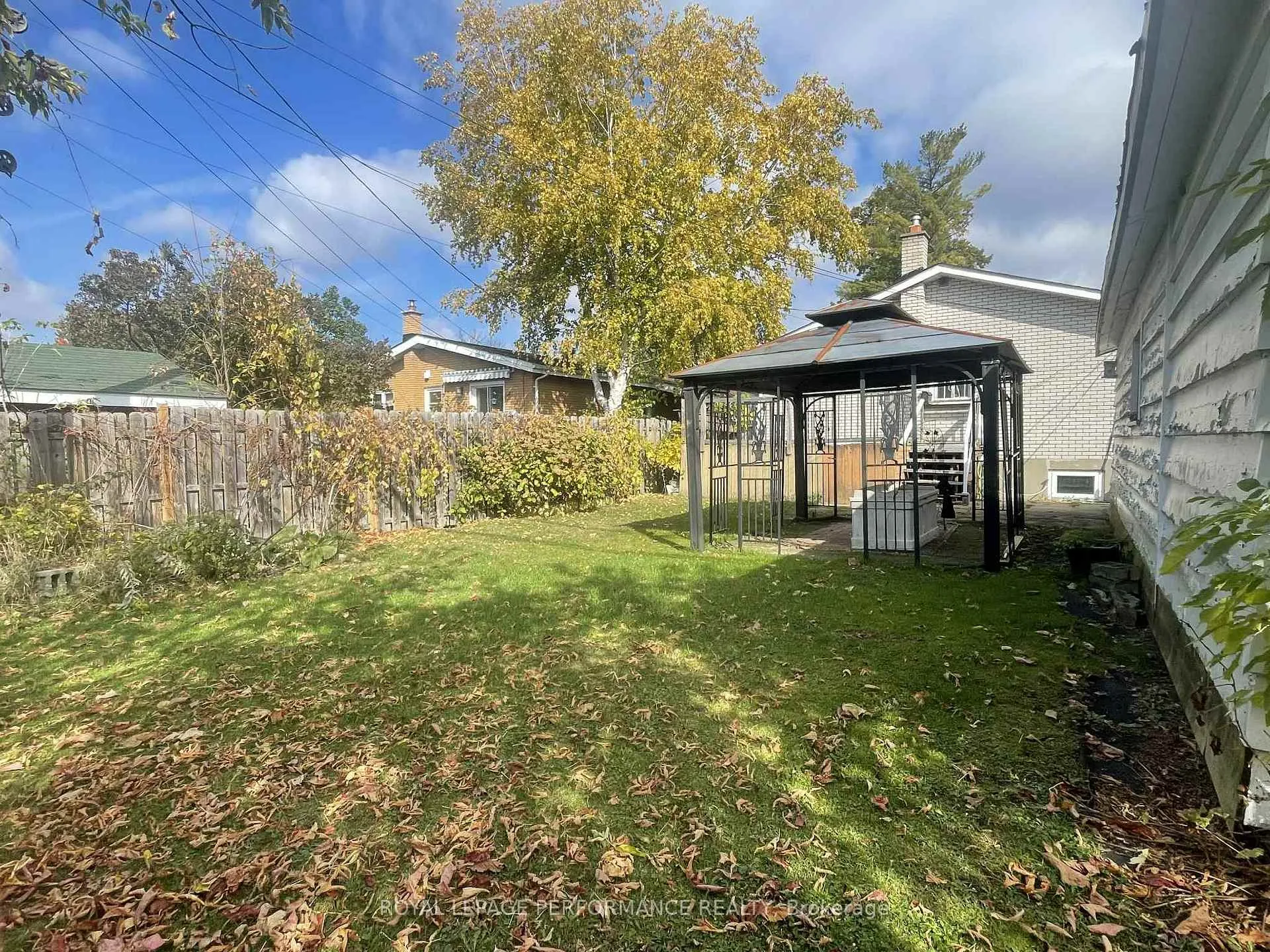 Photo 19 of 635 Hamilton Crescent E, Cornwall — HOMEH
