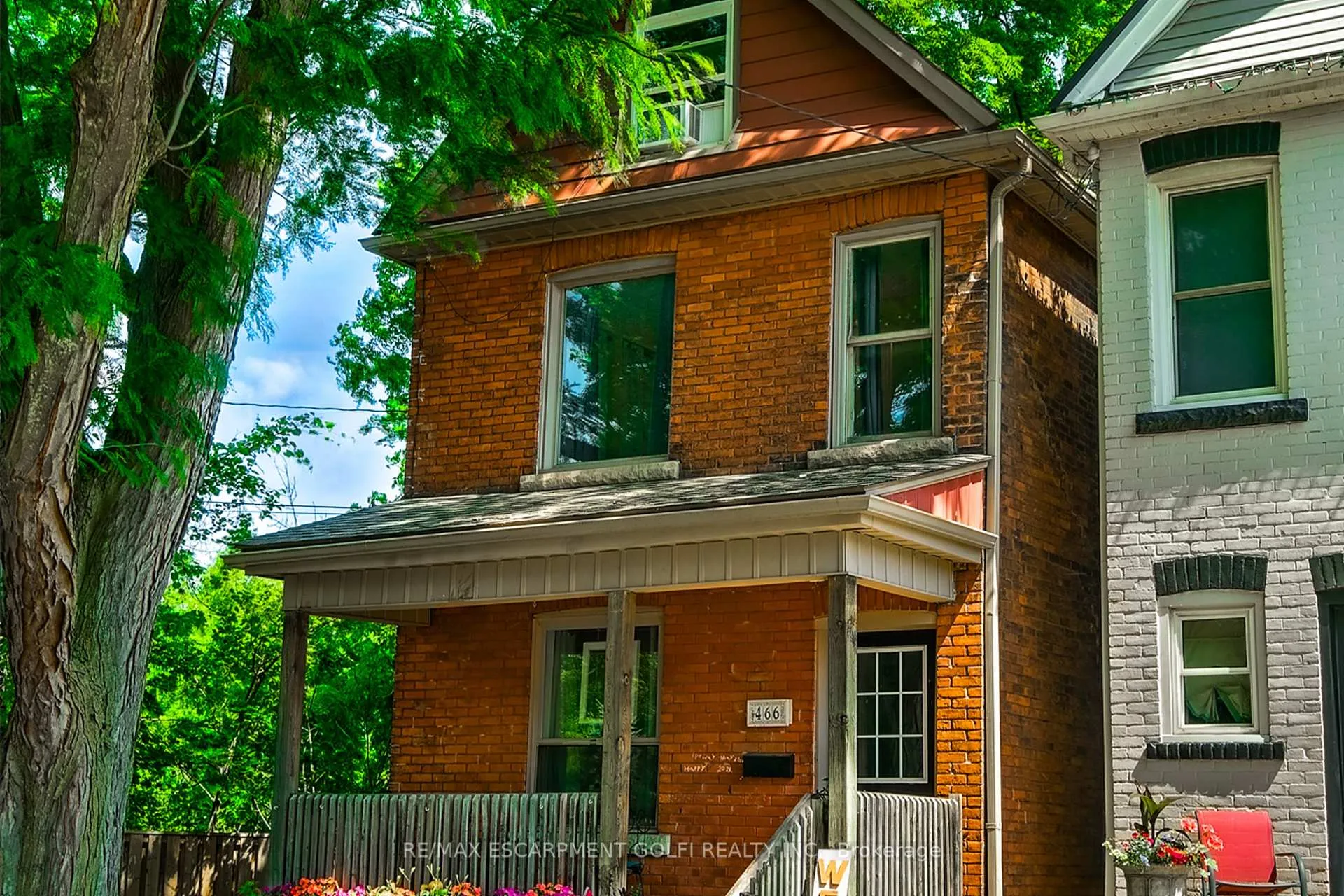 Photo 2 of 466 Charlton Avenue W, Hamilton, Kirkendall — HOMEH
