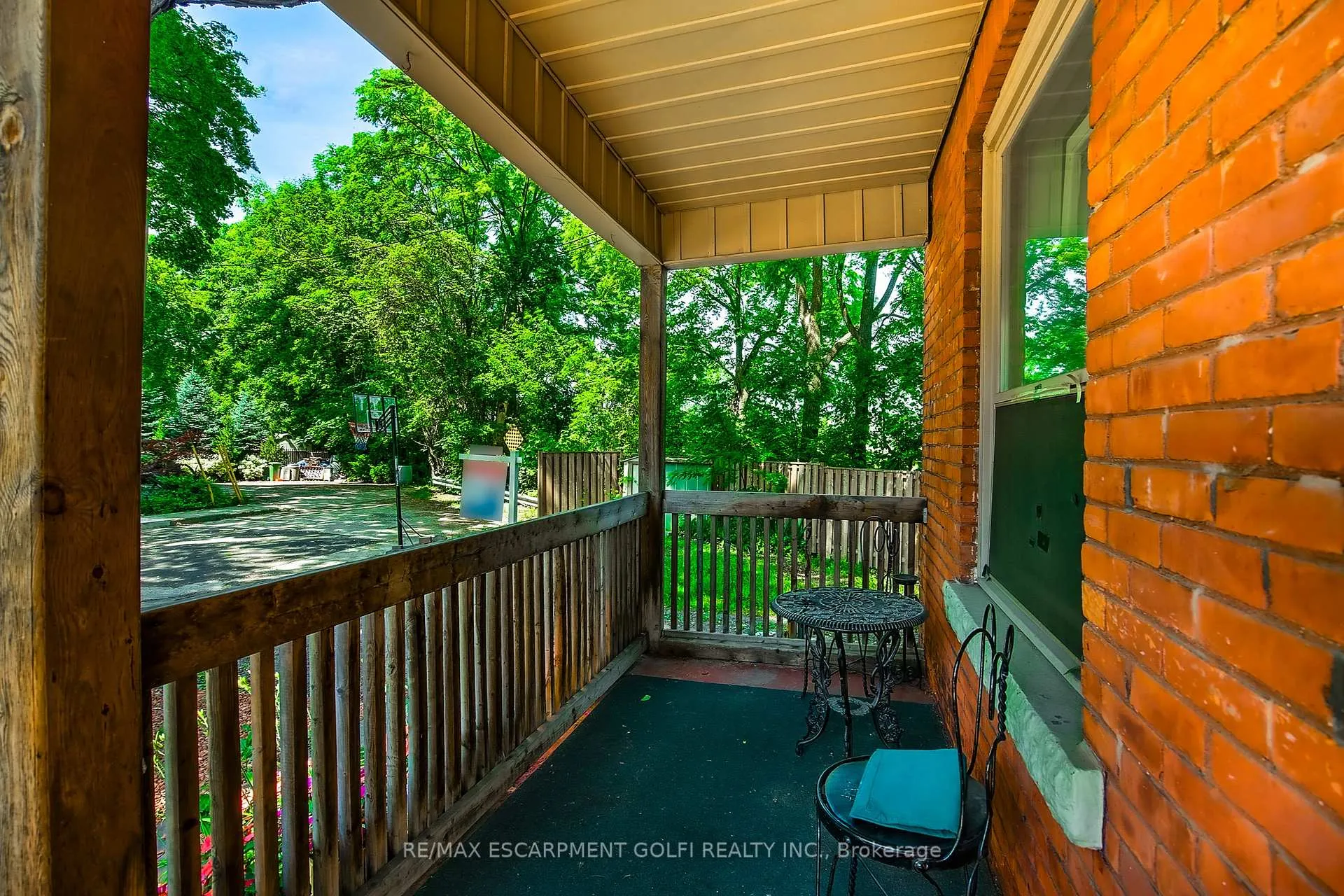 Photo 3 of 466 Charlton Avenue W, Hamilton, Kirkendall — HOMEH