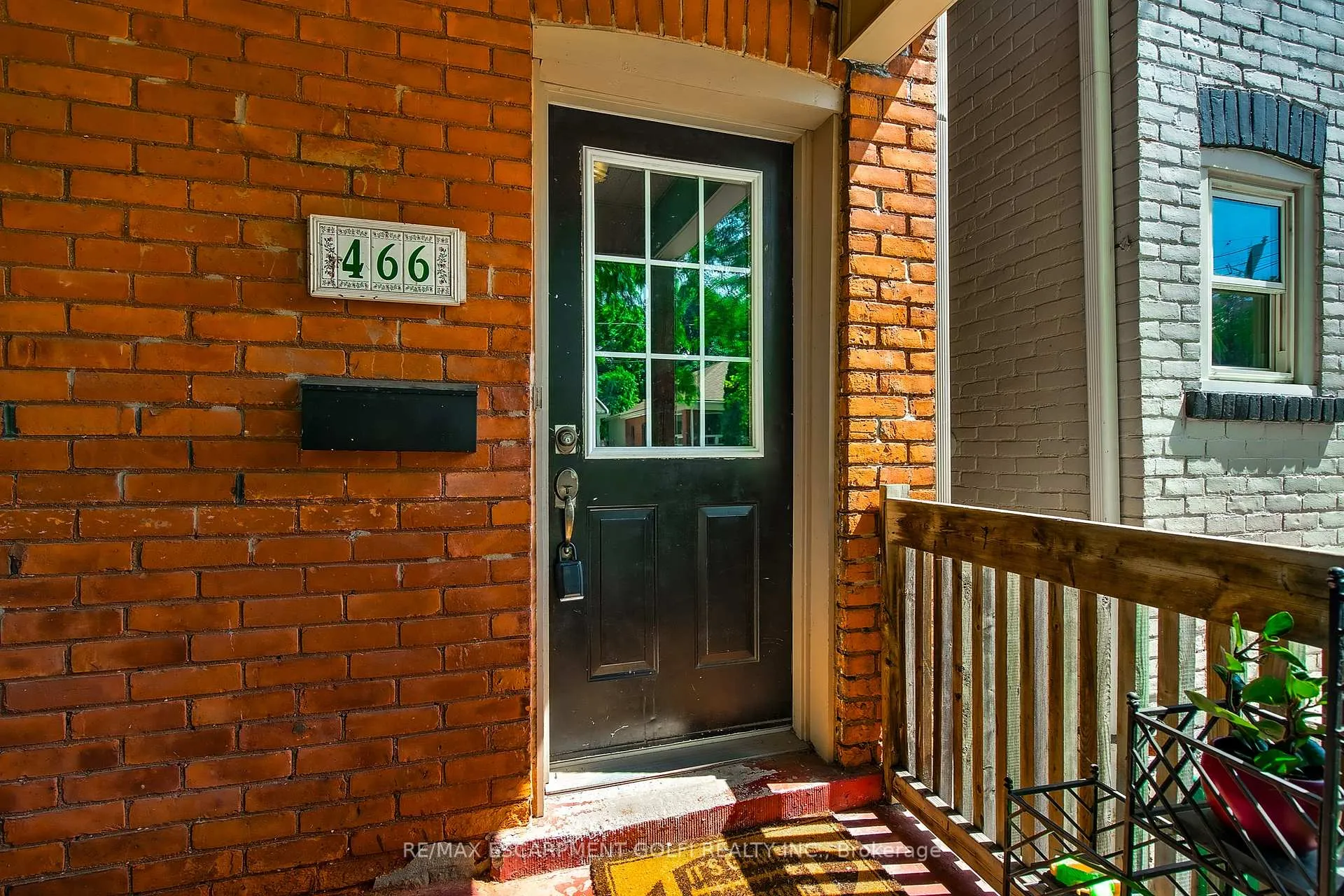 Photo 5 of 466 Charlton Avenue W, Hamilton, Kirkendall — HOMEH