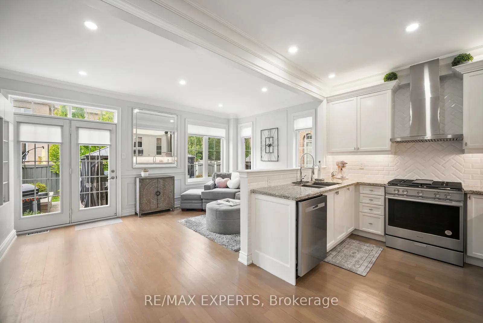 Photo 10 of 24 Sedgewick Place, Vaughan, Vellore Village — HOMEH
