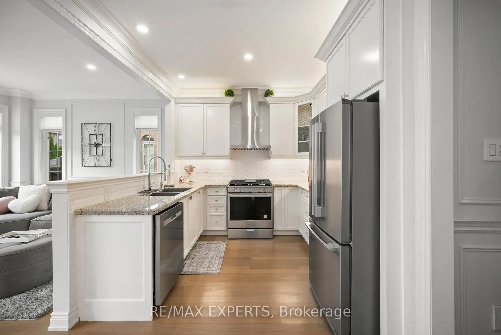 Photo 11 of 24 Sedgewick Place, Vaughan, Vellore Village — HOMEH