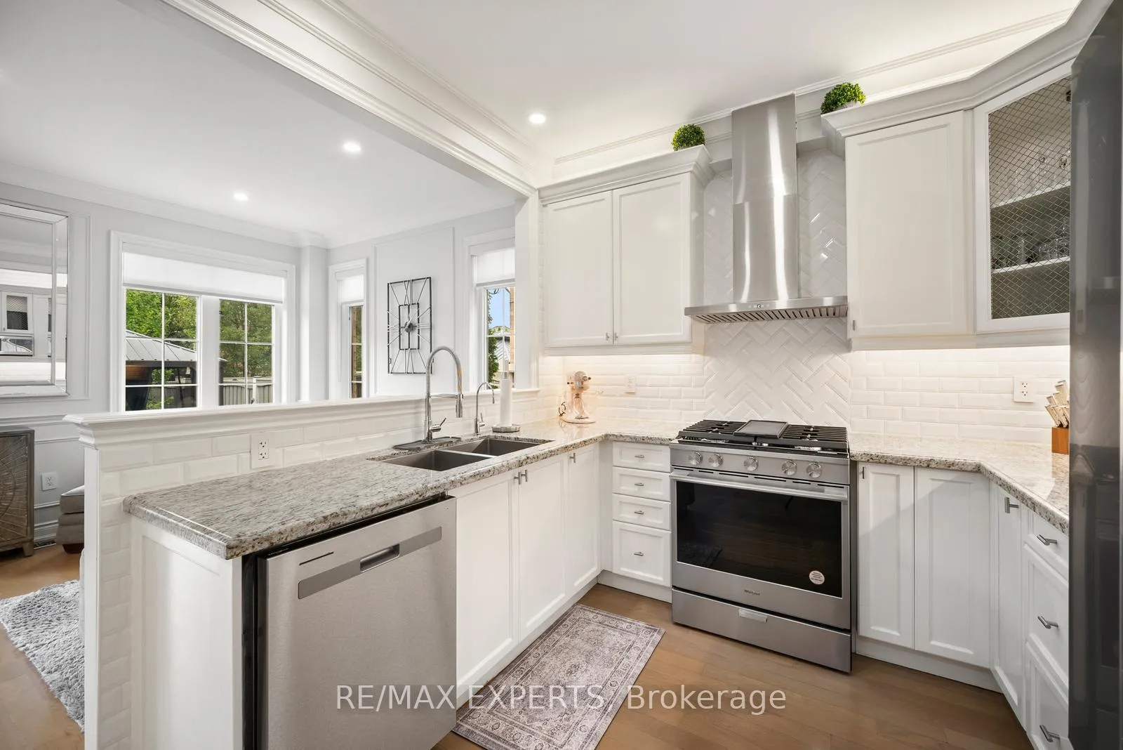 Photo 12 of 24 Sedgewick Place, Vaughan, Vellore Village — HOMEH