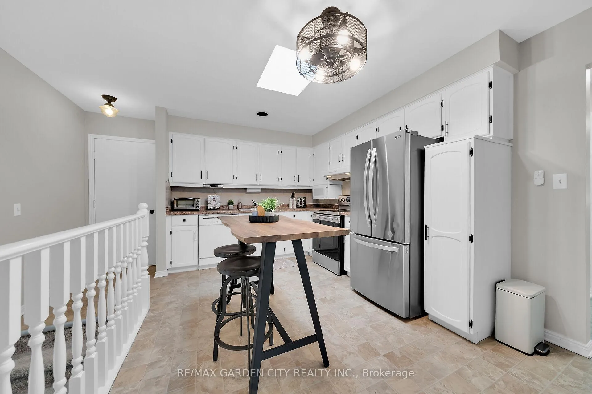 Photo 12 of 41 Sandra Crescent, Grimsby, Grimsby East — HOMEH