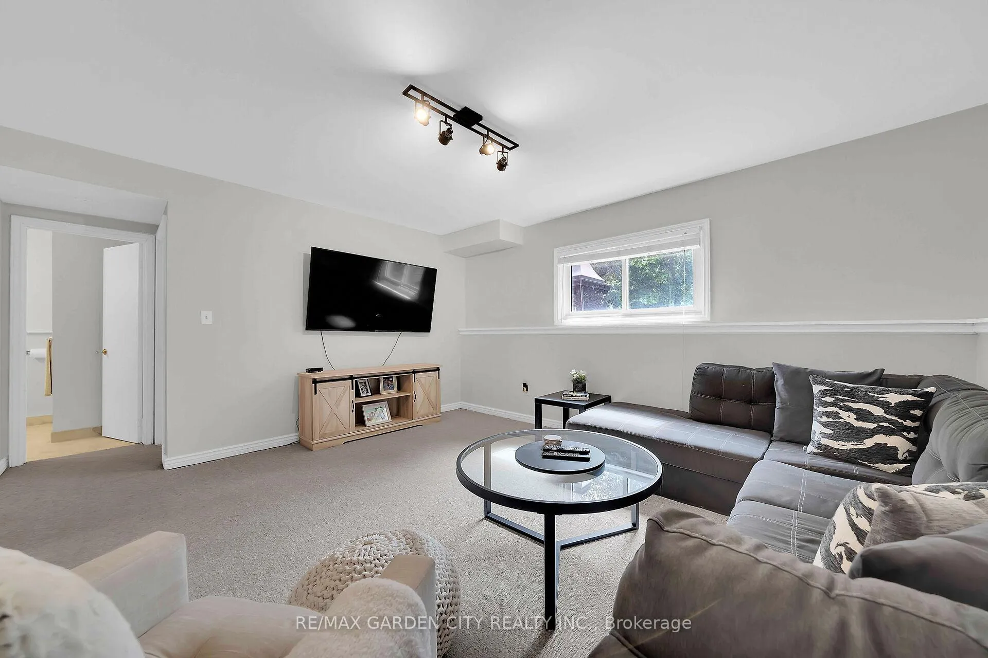 Photo 24 of 41 Sandra Crescent, Grimsby, Grimsby East — HOMEH