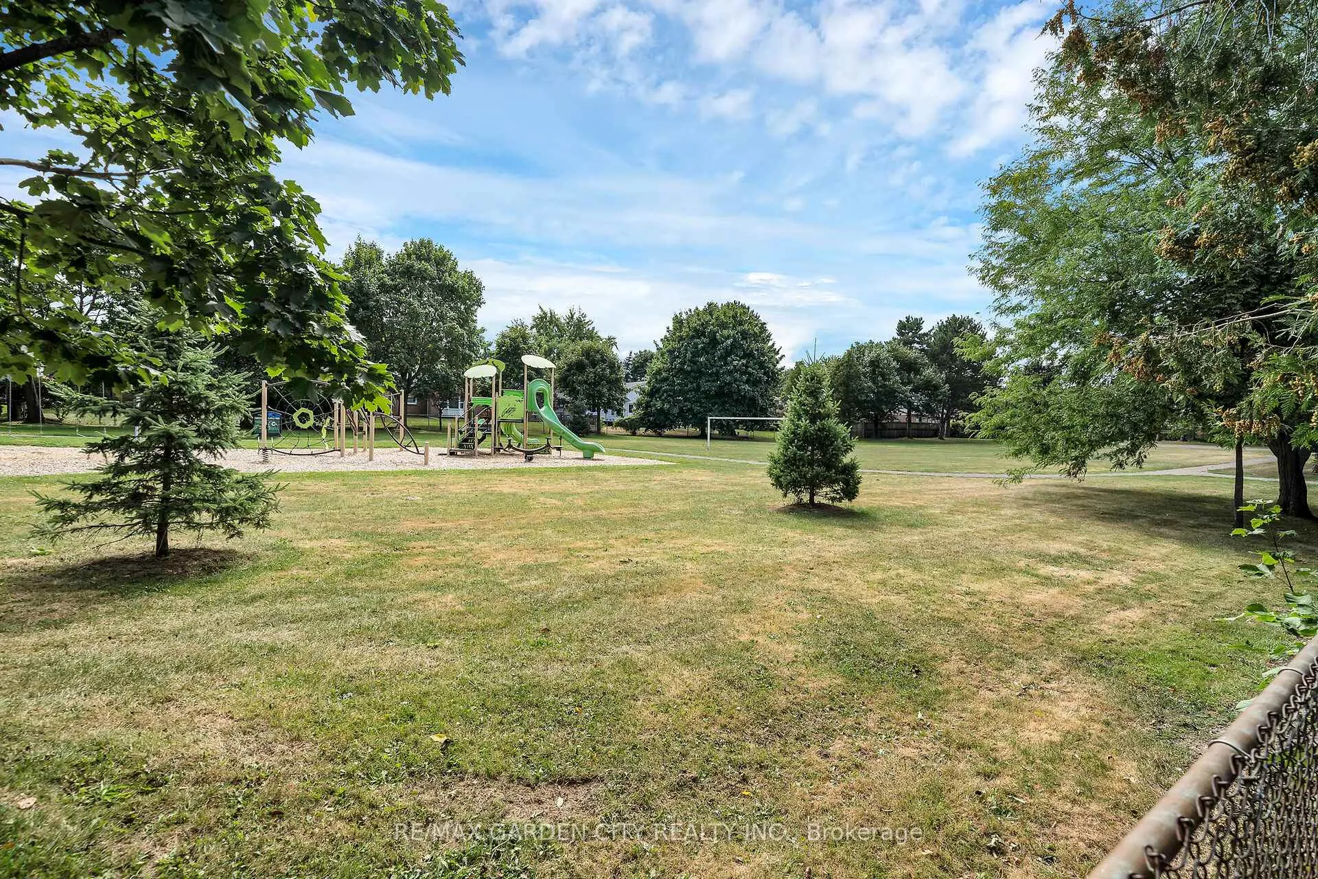 Photo 32 of 41 Sandra Crescent, Grimsby, Grimsby East — HOMEH