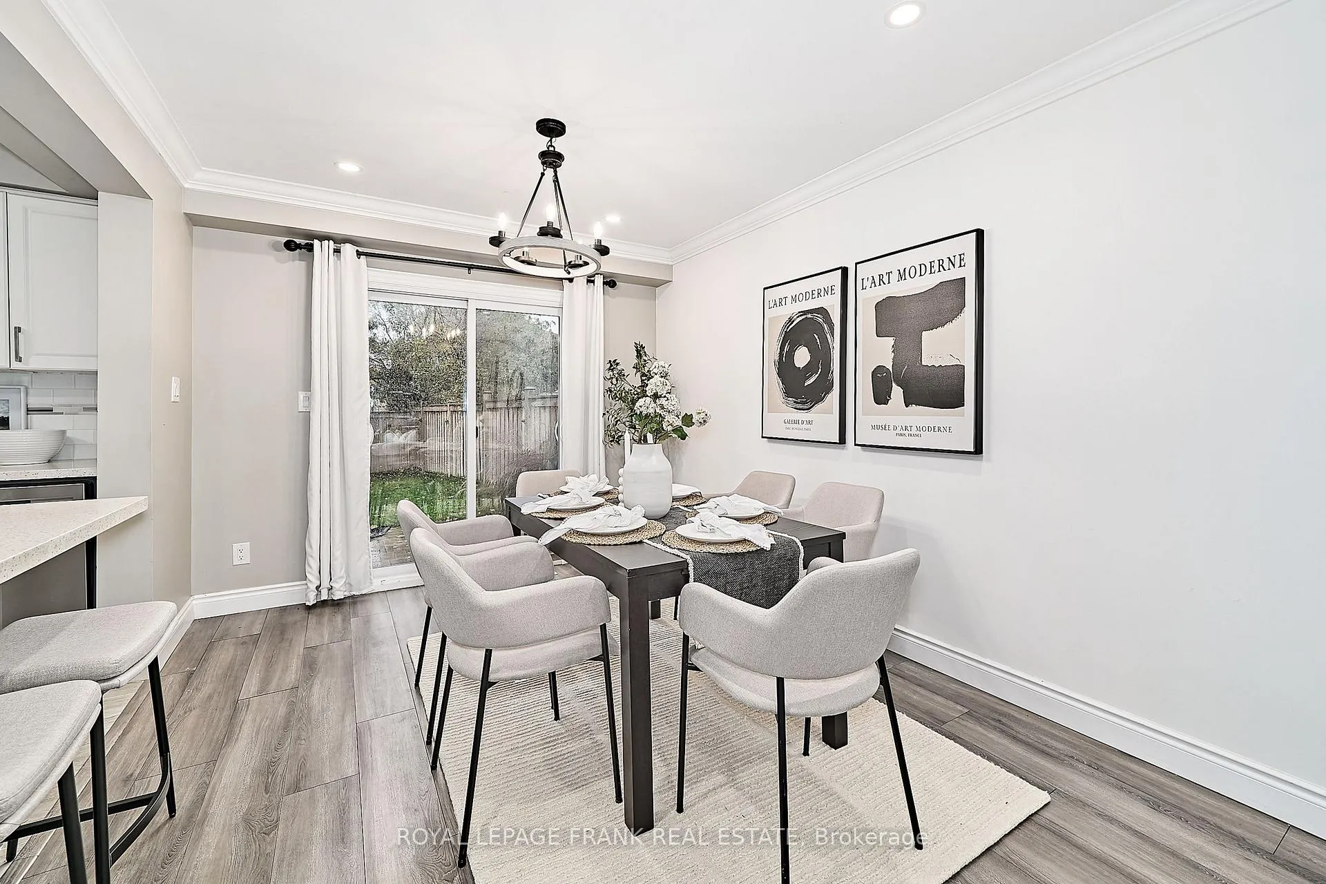 Photo 9 of 812 Attersley Drive, Oshawa, Pinecrest — HOMEH