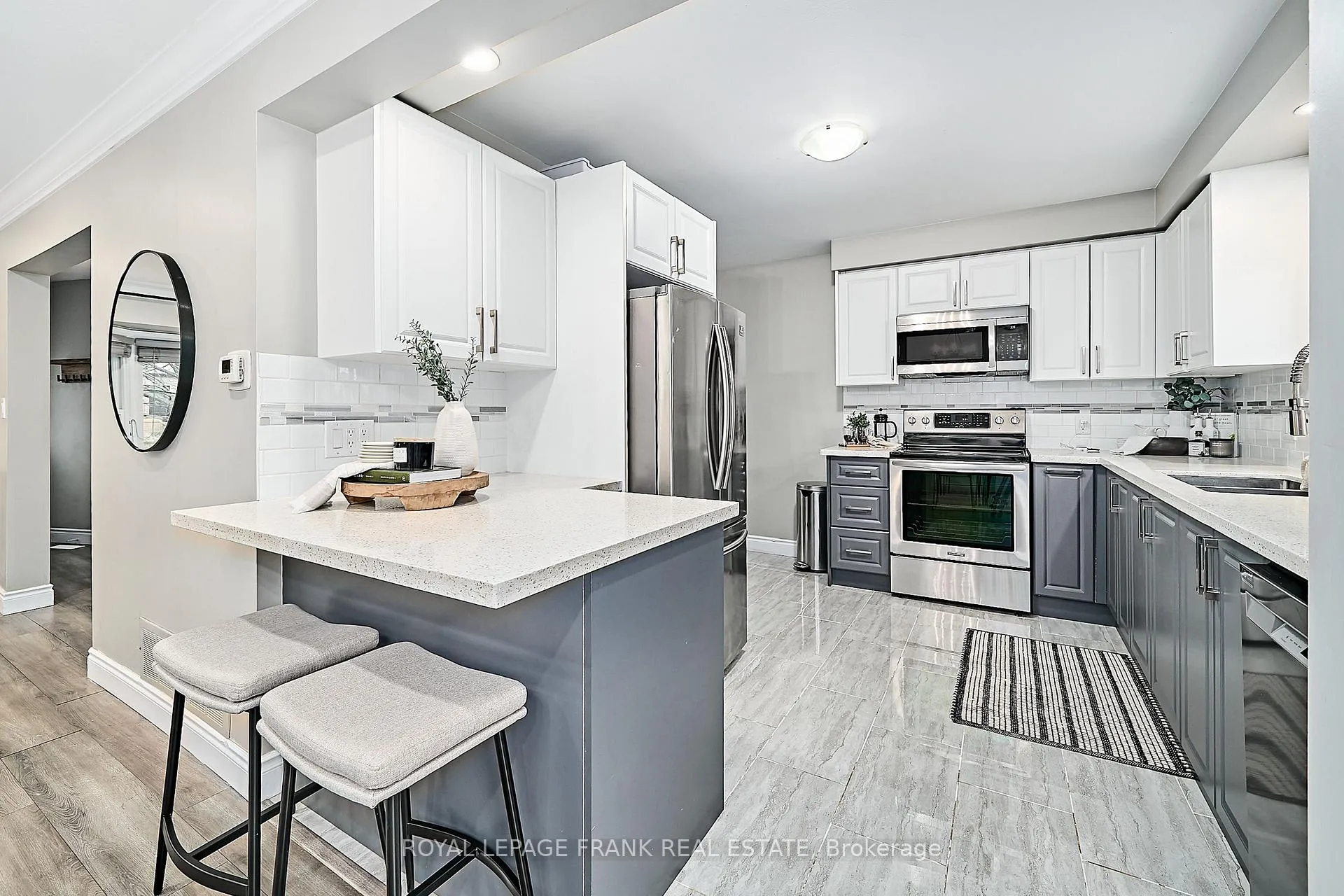 Photo 12 of 812 Attersley Drive, Oshawa, Pinecrest — HOMEH