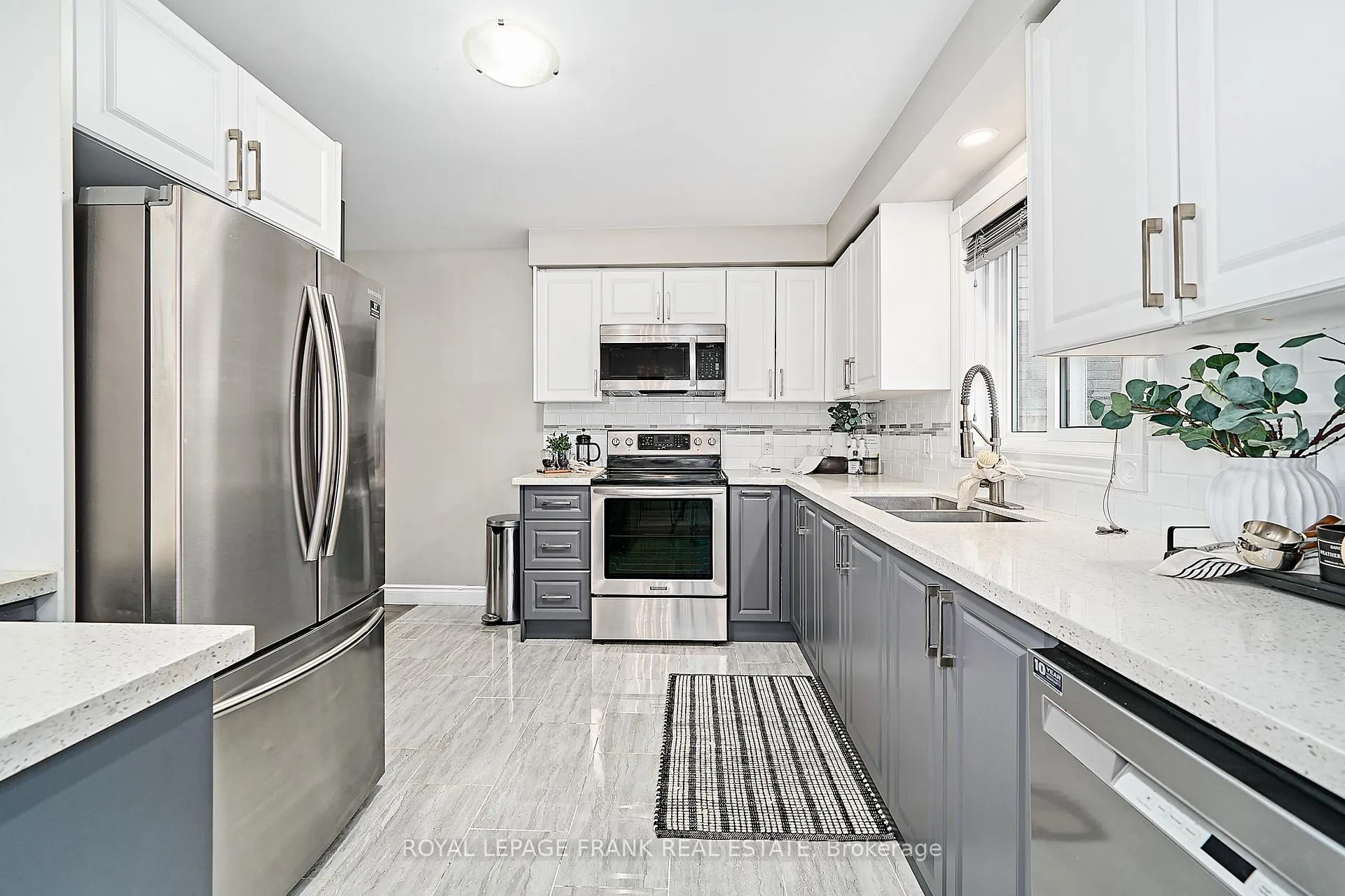 Photo 13 of 812 Attersley Drive, Oshawa, Pinecrest — HOMEH